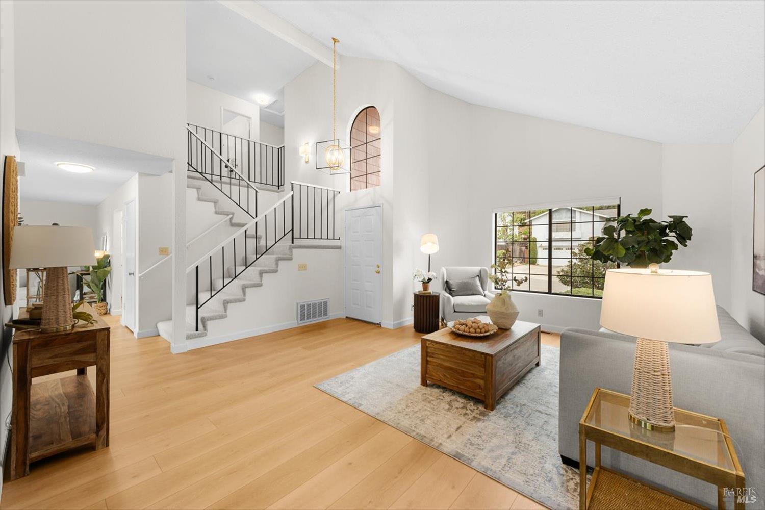 Detail Gallery Image 6 of 51 For 225 Riverview Dr, Vallejo,  CA 94589 - 4 Beds | 2/1 Baths