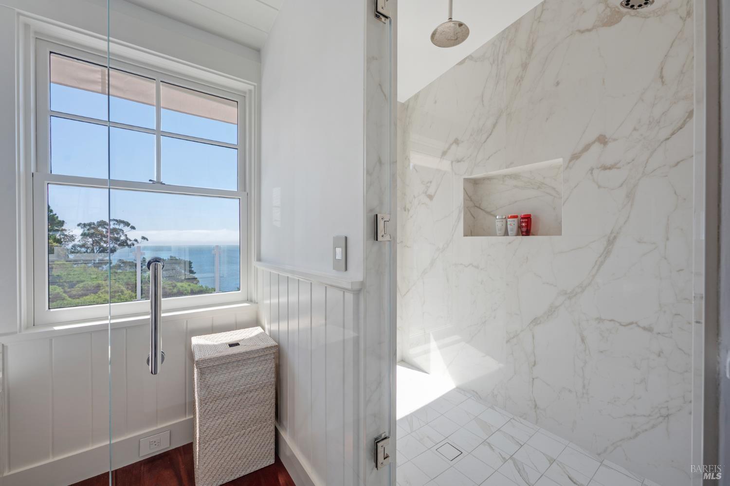 Detail Gallery Image 36 of 64 For 22 Eucalyptus Rd, Belvedere,  CA 94920 - 5 Beds | 4/2 Baths