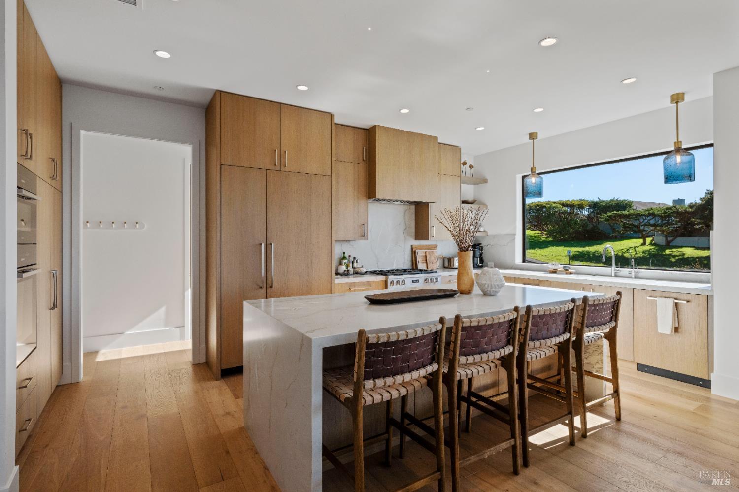 Detail Gallery Image 9 of 46 For 176 Cypress Loop, Bodega Bay,  CA 94923 - 4 Beds | 4/1 Baths