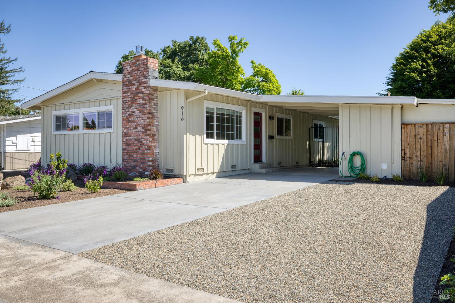 Detail Gallery Image 5 of 43 For 916 Colorado Blvd, Santa Rosa,  CA 95405 - 4 Beds | 2 Baths