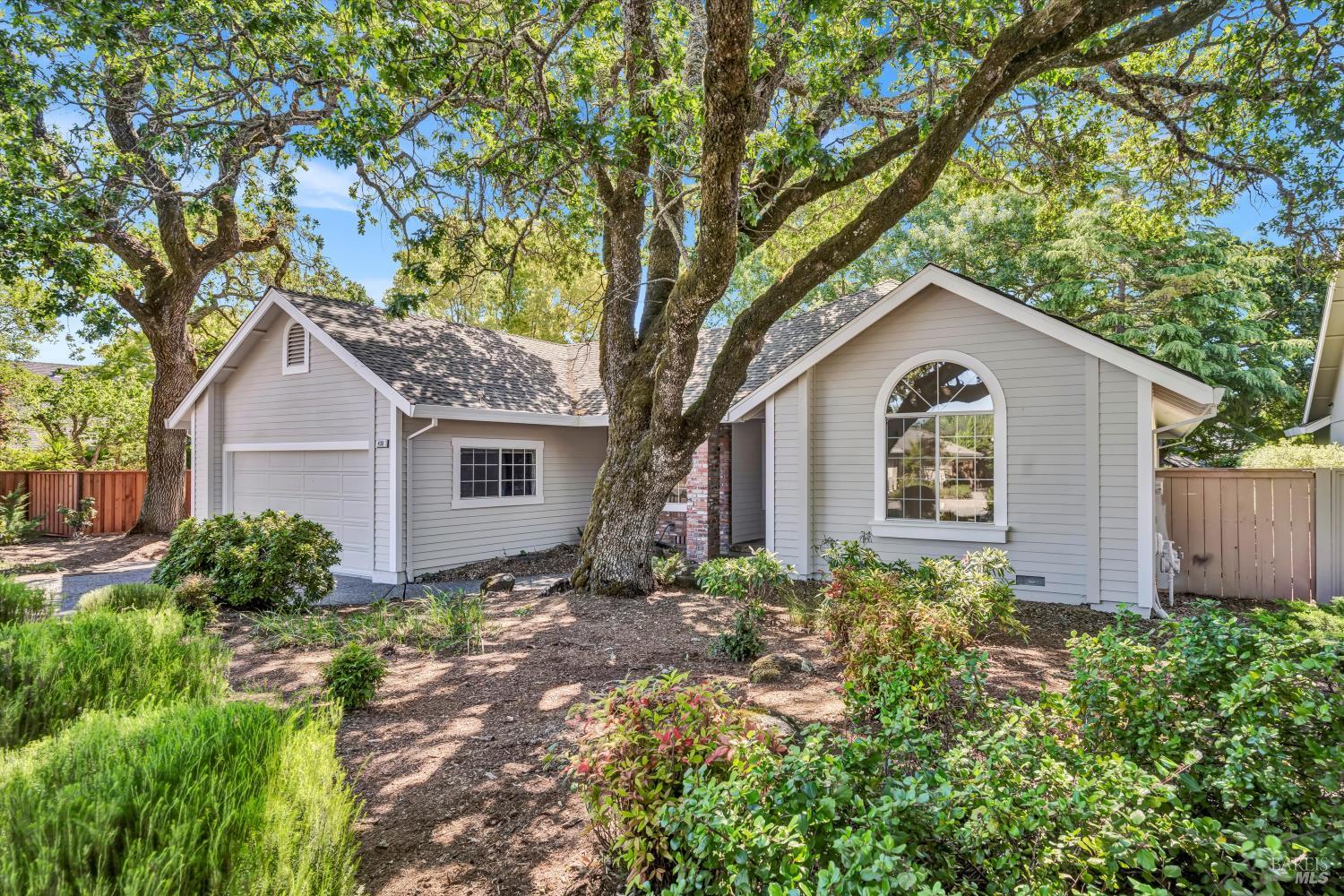 Detail Gallery Image 1 of 31 For 430 Woodley Pl, Santa Rosa,  CA 95409 - 2 Beds | 2 Baths