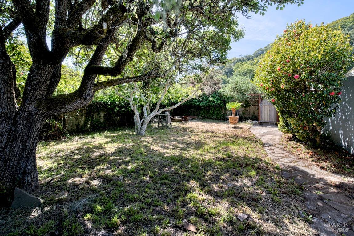 Detail Gallery Image 33 of 45 For 11 Inverness Way, Inverness,  CA 94937 - 3 Beds | 2 Baths
