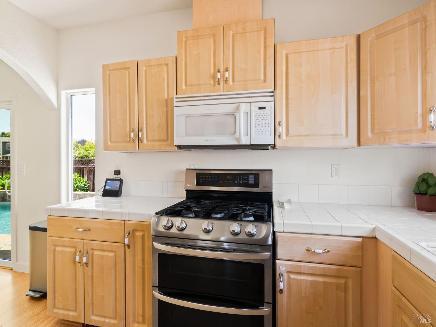 Detail Gallery Image 17 of 60 For 109 Paradise Dr, Napa,  CA 94558 - 4 Beds | 2/1 Baths