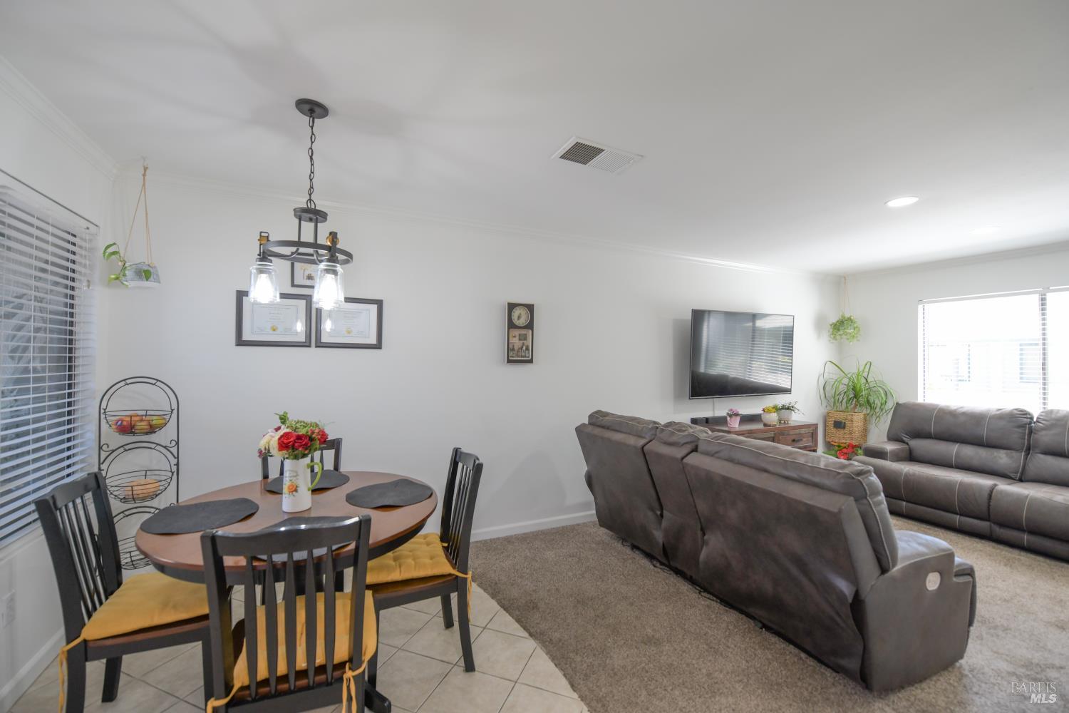 Detail Gallery Image 8 of 31 For 433 Freeway Dr, Napa,  CA 94558 - 2 Beds | 1/1 Baths