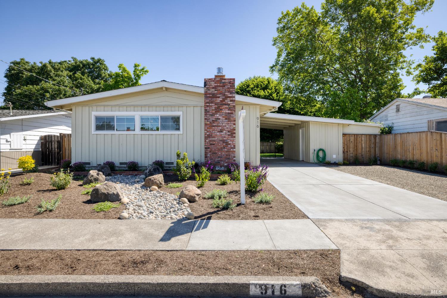 Detail Gallery Image 1 of 43 For 916 Colorado Blvd, Santa Rosa,  CA 95405 - 4 Beds | 2 Baths