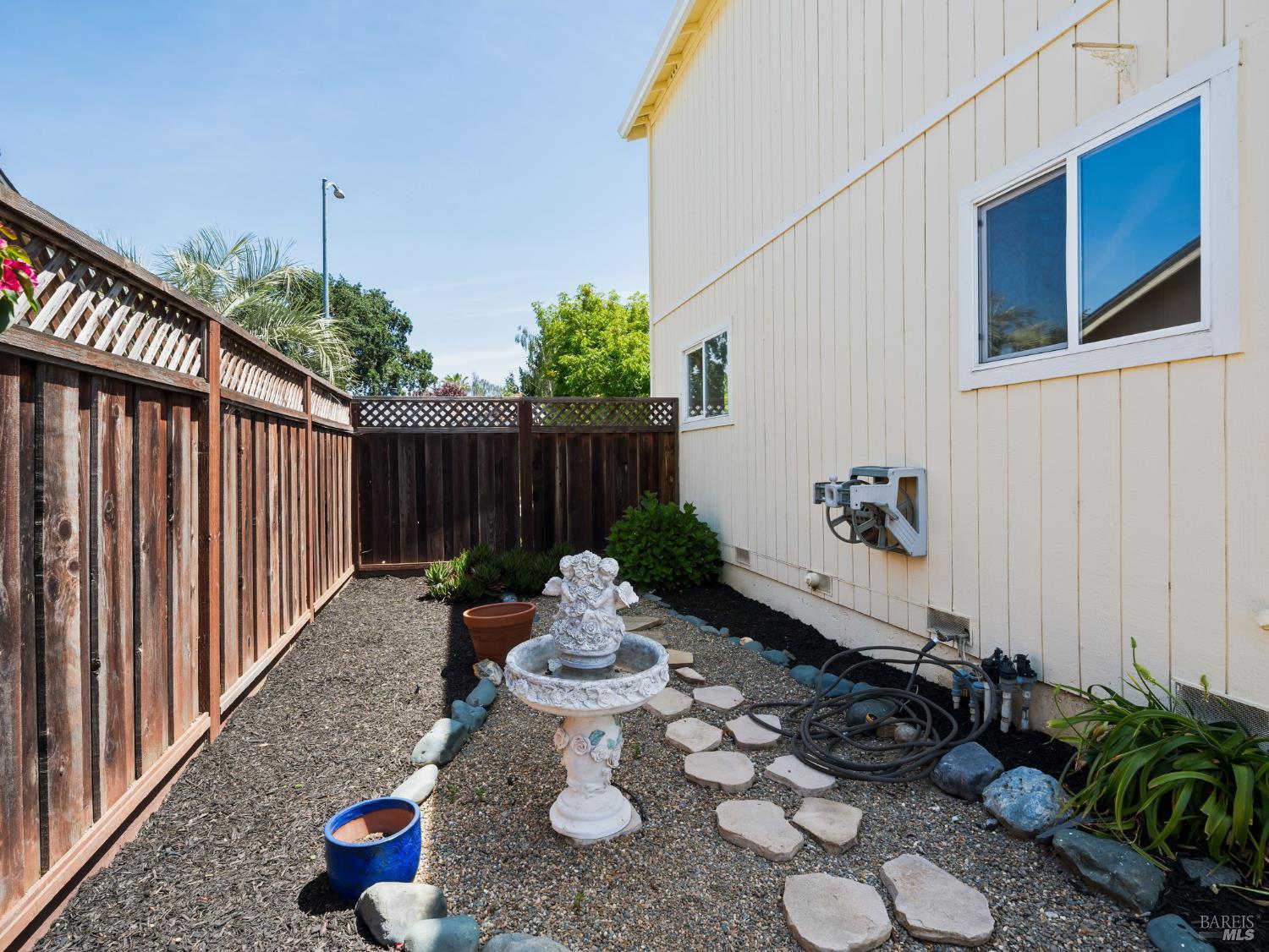 Detail Gallery Image 12 of 60 For 109 Paradise Dr, Napa,  CA 94558 - 4 Beds | 2/1 Baths