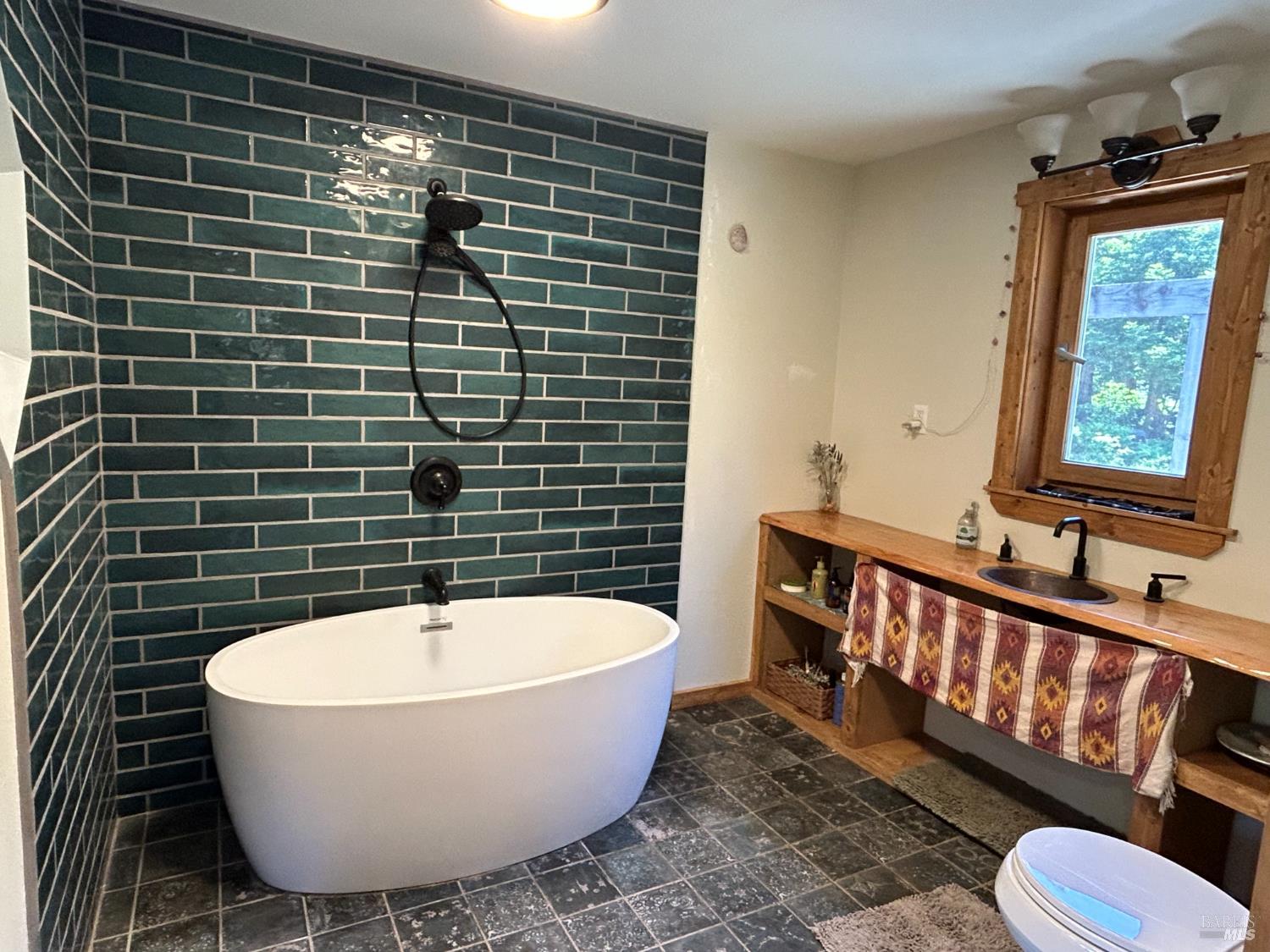 Detail Gallery Image 19 of 38 For 34620 Eureka Hill Rd, Point Arena,  CA 95468 - 1 Beds | 1/1 Baths