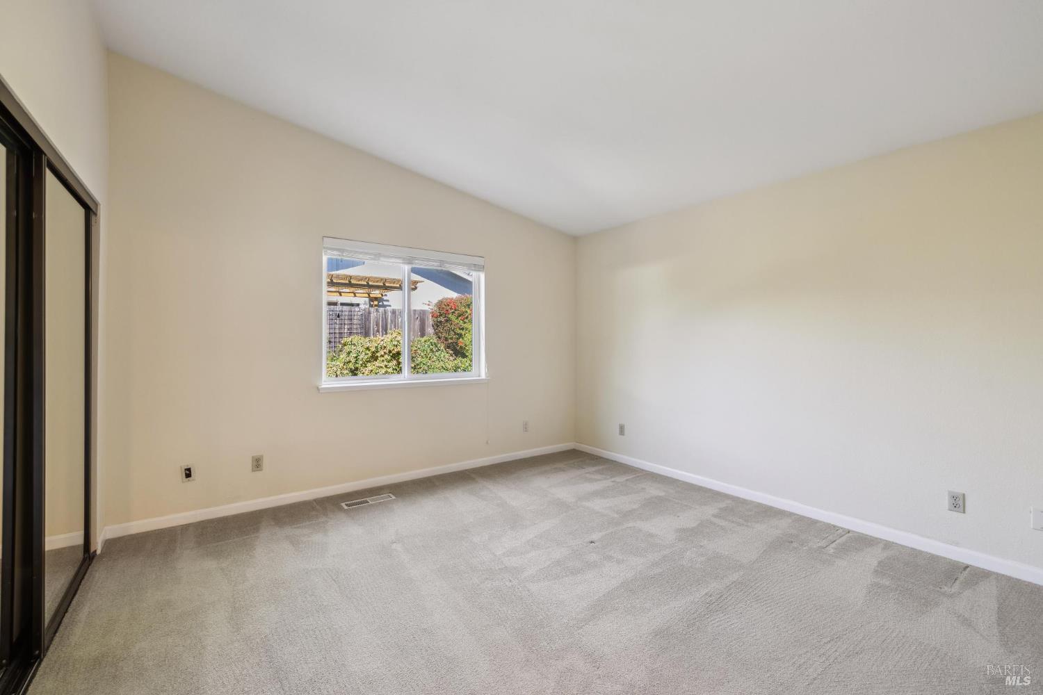 Detail Gallery Image 15 of 35 For 1506 Cerro Sonoma Cir, Petaluma,  CA 94954 - 3 Beds | 2 Baths