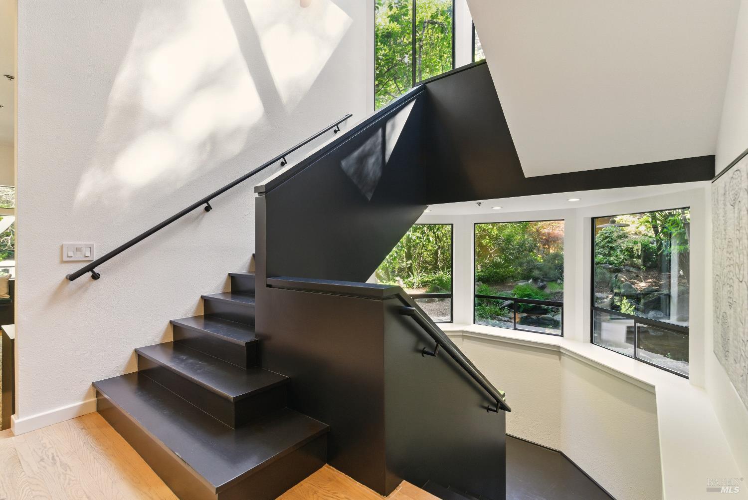 Detail Gallery Image 32 of 97 For 119 Marguerite Ave, Mill Valley,  CA 94941 - 6 Beds | 4/1 Baths
