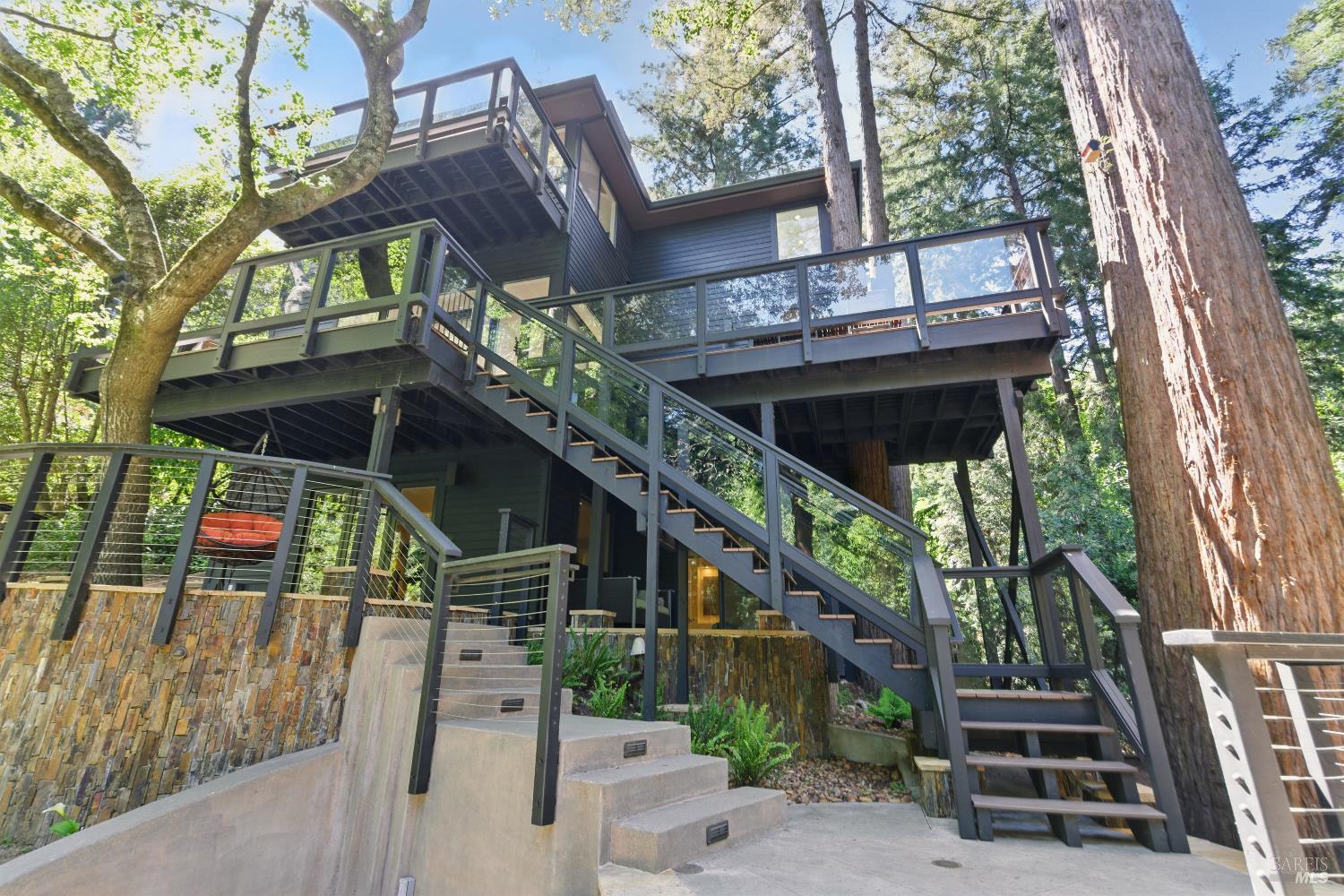 Detail Gallery Image 91 of 97 For 119 Marguerite Ave, Mill Valley,  CA 94941 - 6 Beds | 4/1 Baths
