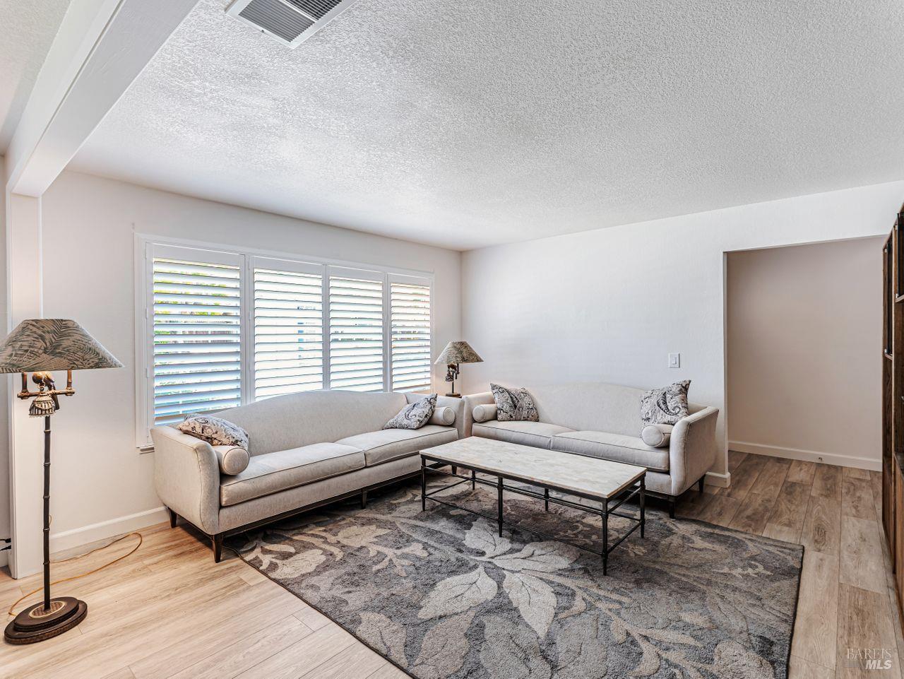 Detail Gallery Image 9 of 30 For 4793 Glencannon St, Santa Rosa,  CA 95405 - 3 Beds | 2 Baths