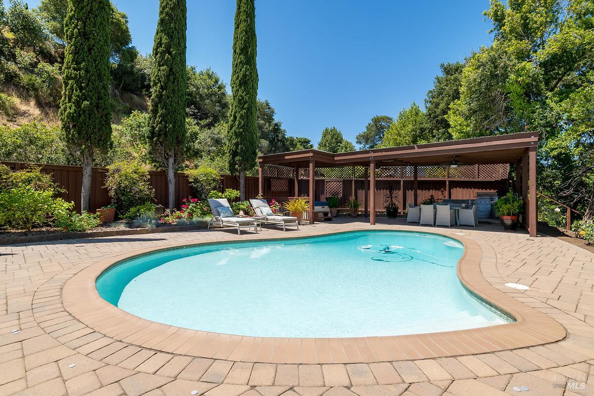 Detail Gallery Image 3 of 53 For 25 Wimbledon Ct, Novato,  CA 94949 - 4 Beds | 3/1 Baths