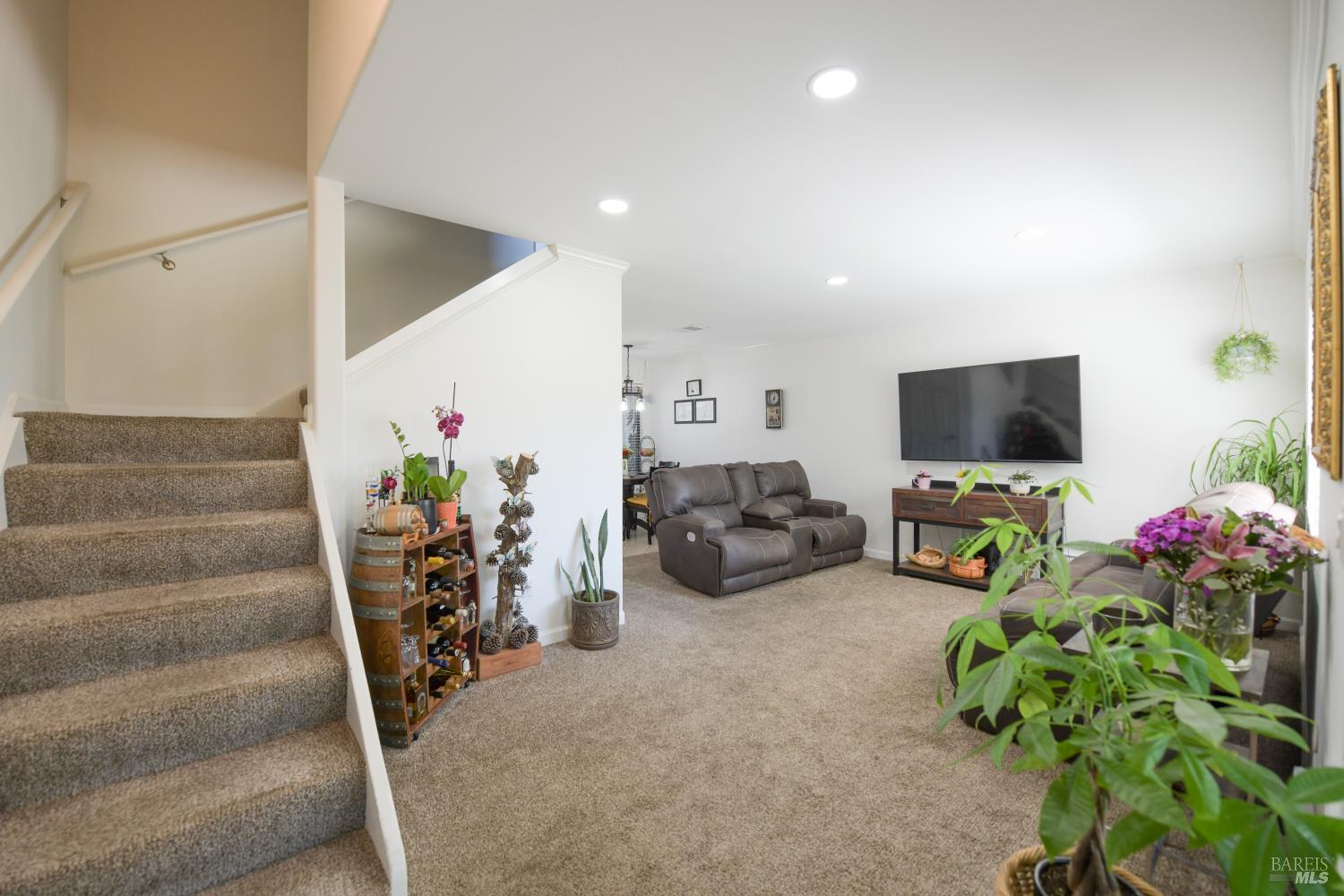Detail Gallery Image 5 of 31 For 433 Freeway Dr, Napa,  CA 94558 - 2 Beds | 1/1 Baths