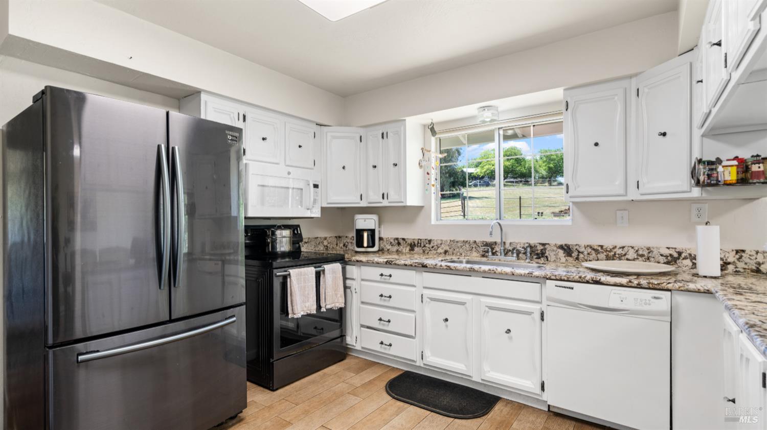 Detail Gallery Image 9 of 70 For 4270 Peaceful Glen Rd, Vacaville,  CA 95688 - 3 Beds | 2 Baths
