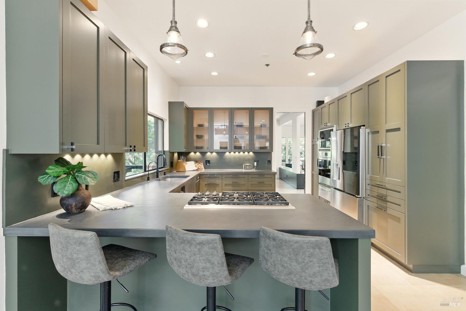 Detail Gallery Image 17 of 97 For 119 Marguerite Ave, Mill Valley,  CA 94941 - 6 Beds | 4/1 Baths