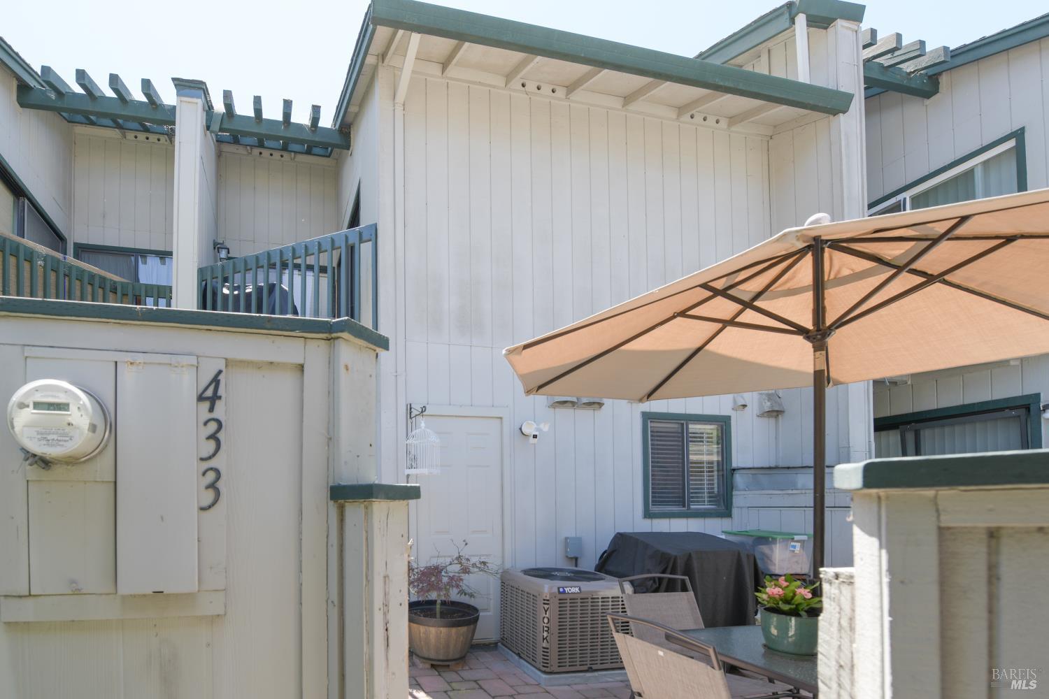 Detail Gallery Image 2 of 31 For 433 Freeway Dr, Napa,  CA 94558 - 2 Beds | 1/1 Baths