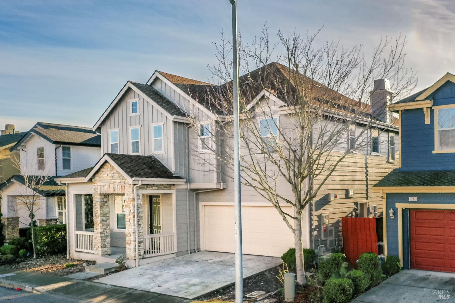 Detail Gallery Image 1 of 19 For 1759 Emma Way, Petaluma,  CA 94954 - 4 Beds | 2/1 Baths