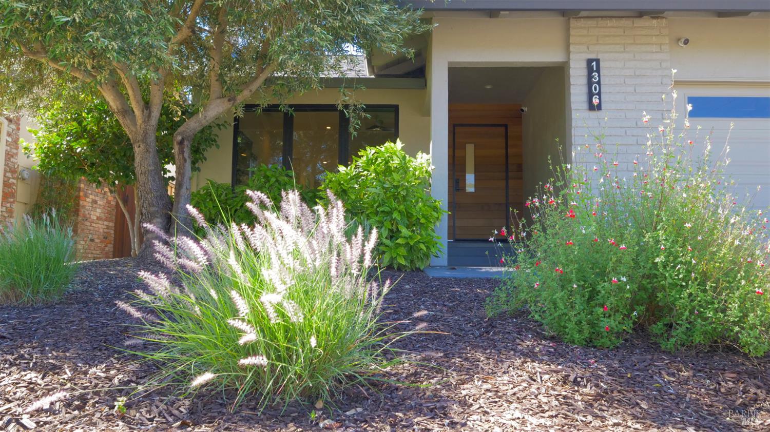 Detail Gallery Image 2 of 48 For 1306 Pinon Dr, Healdsburg,  CA 95448 - 2 Beds | 2/1 Baths