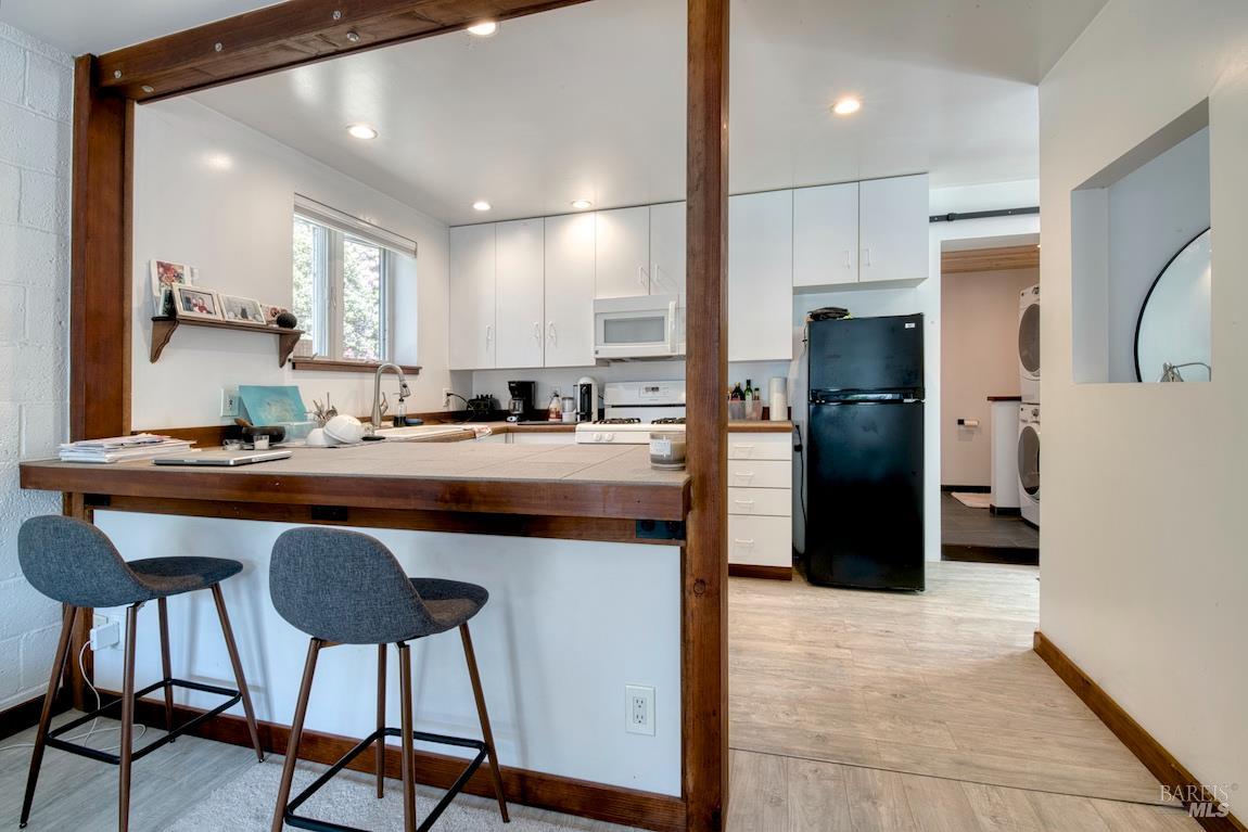 Detail Gallery Image 37 of 45 For 11 Inverness Way, Inverness,  CA 94937 - 3 Beds | 2 Baths
