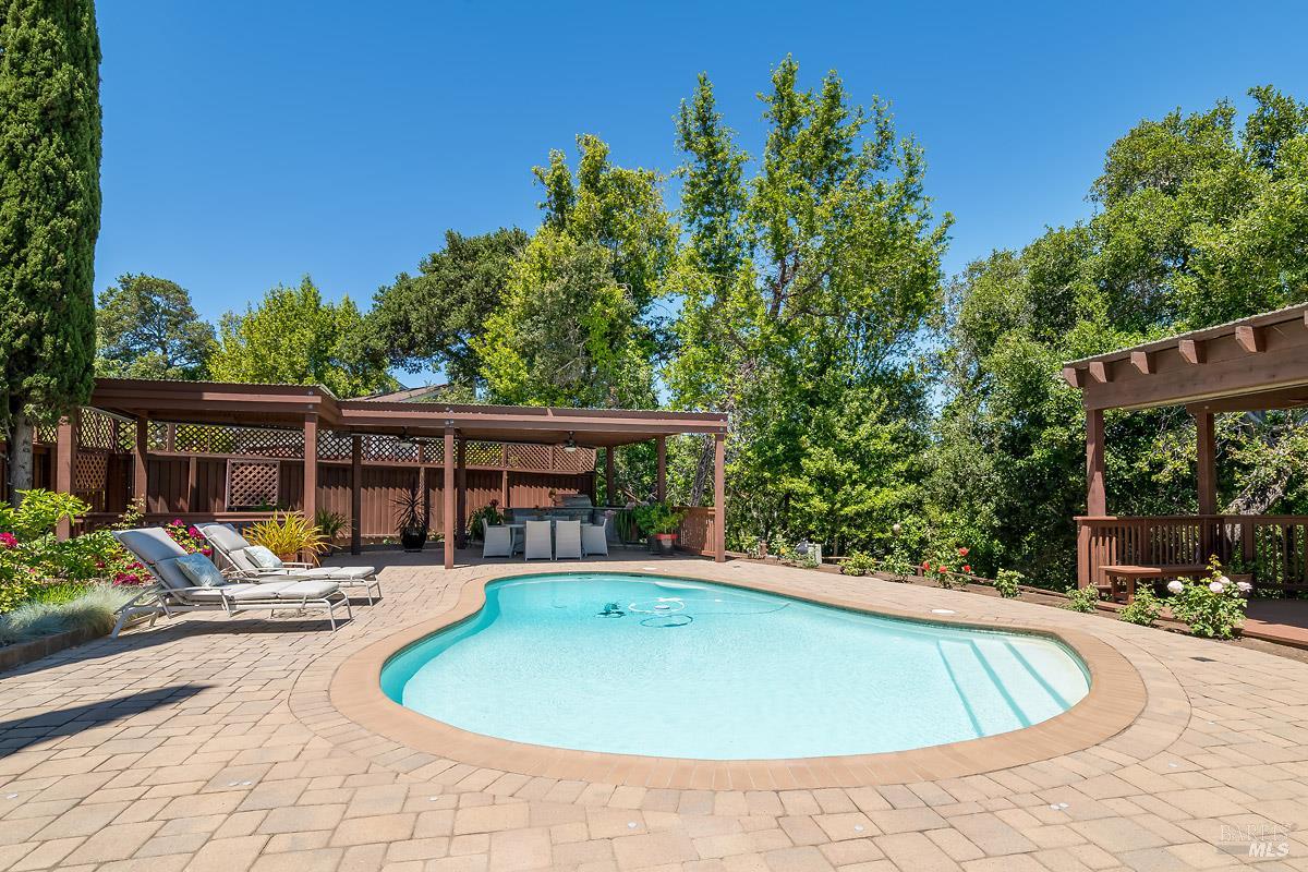 Detail Gallery Image 40 of 53 For 25 Wimbledon Ct, Novato,  CA 94949 - 4 Beds | 3/1 Baths