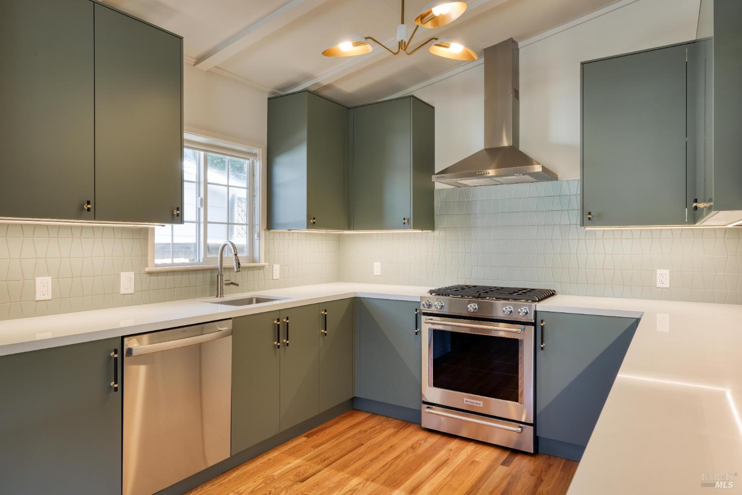 Detail Gallery Image 17 of 43 For 916 Colorado Blvd, Santa Rosa,  CA 95405 - 4 Beds | 2 Baths