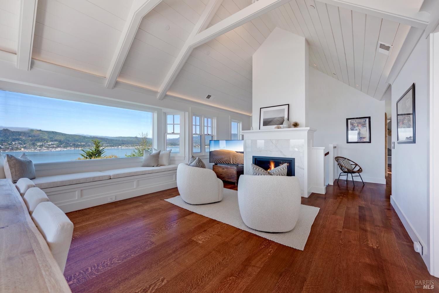 Detail Gallery Image 10 of 64 For 22 Eucalyptus Rd, Belvedere,  CA 94920 - 5 Beds | 4/2 Baths