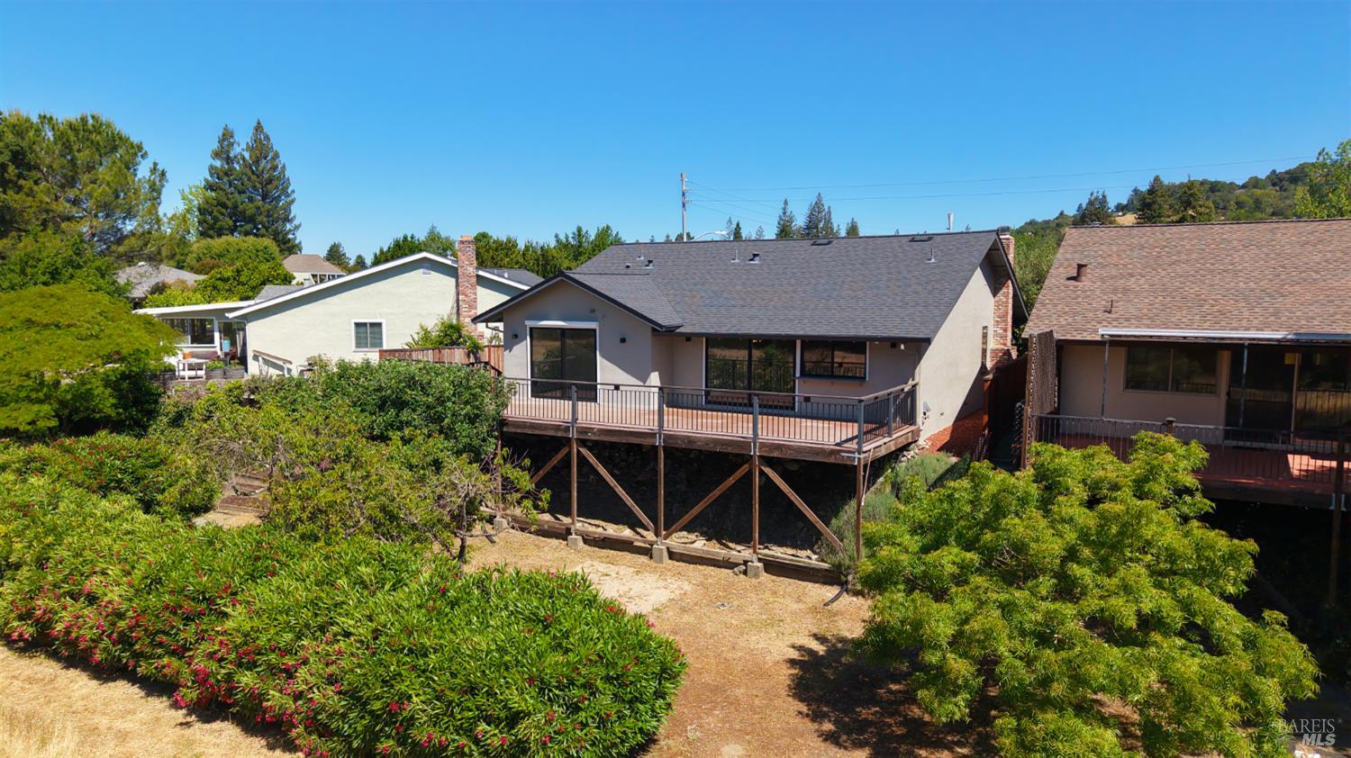 Detail Gallery Image 35 of 48 For 1306 Pinon Dr, Healdsburg,  CA 95448 - 2 Beds | 2/1 Baths