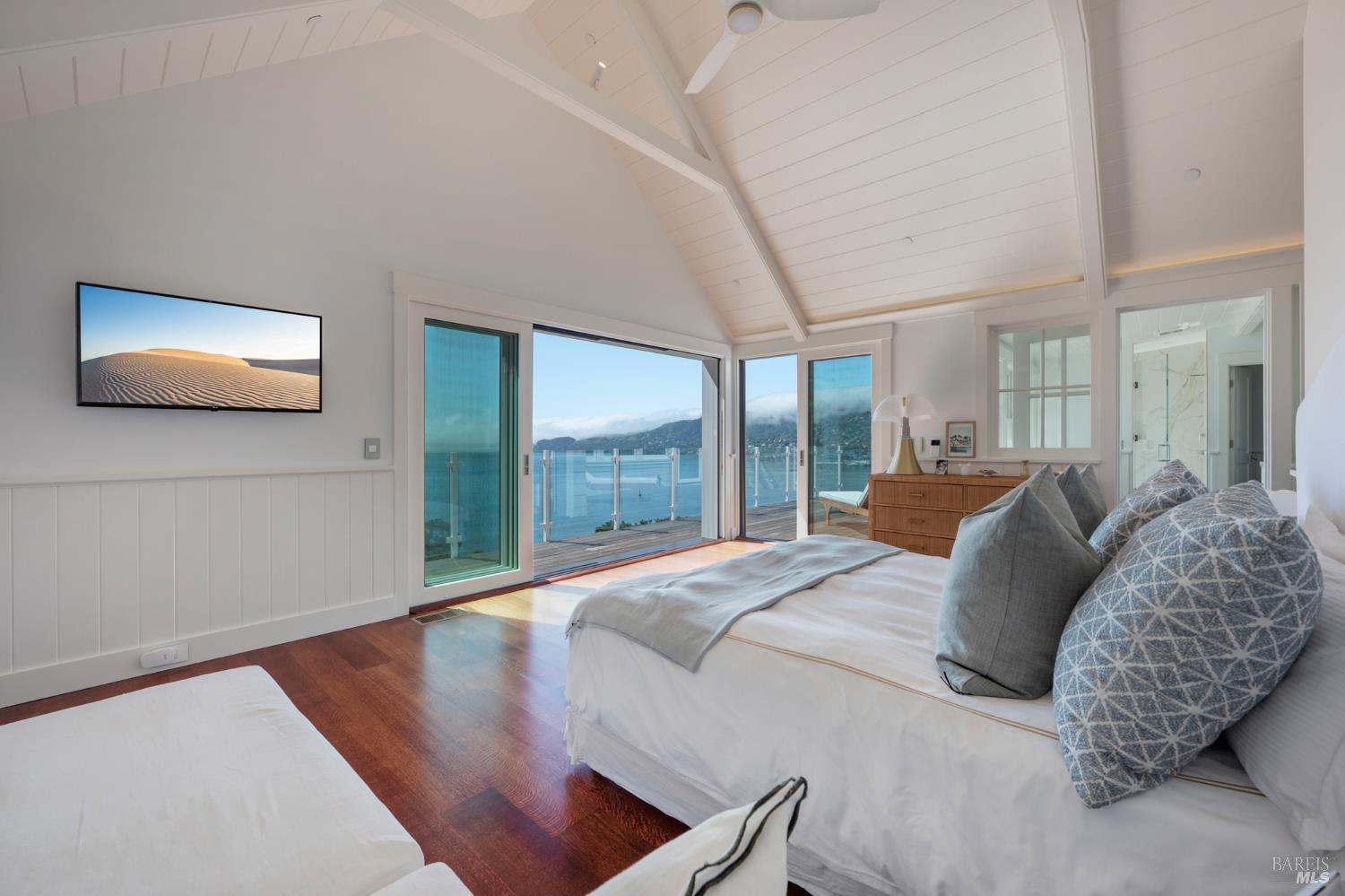 Detail Gallery Image 32 of 64 For 22 Eucalyptus Rd, Belvedere,  CA 94920 - 5 Beds | 4/2 Baths