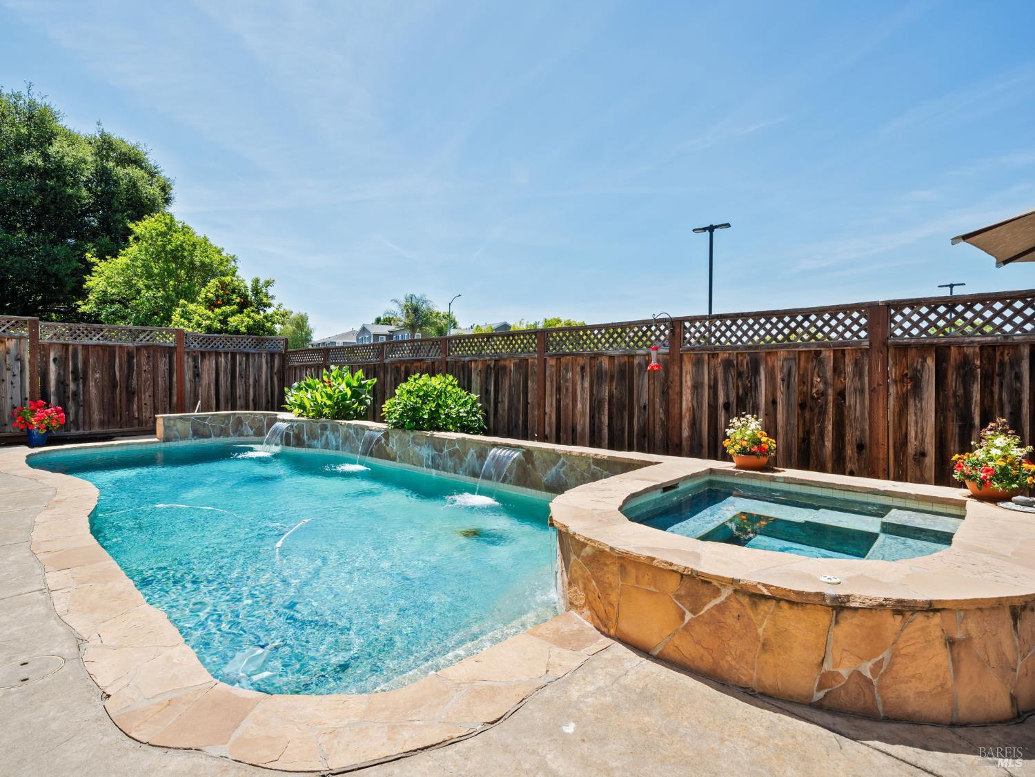 Detail Gallery Image 6 of 60 For 109 Paradise Dr, Napa,  CA 94558 - 4 Beds | 2/1 Baths