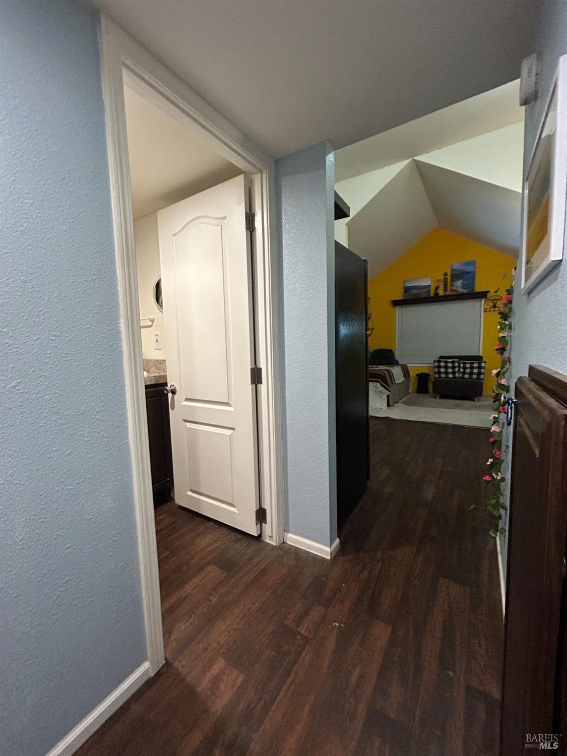 Detail Gallery Image 5 of 13 For 50 River Rd 6, Rio Vista,  CA 94571 - 1 Beds | 1 Baths