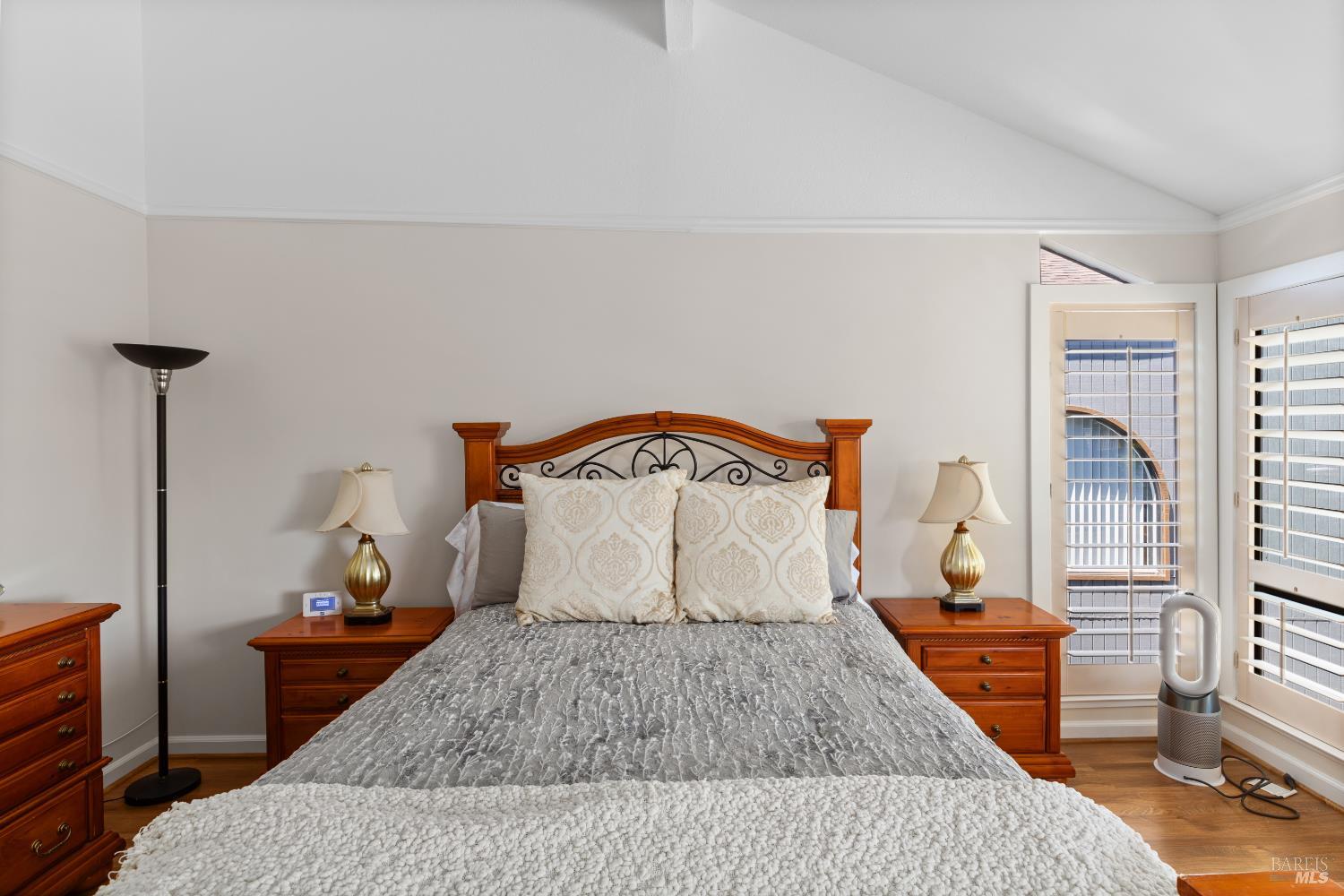 Detail Gallery Image 30 of 53 For 553 Kings Rd, Alameda,  CA 94501 - 2 Beds | 2/1 Baths