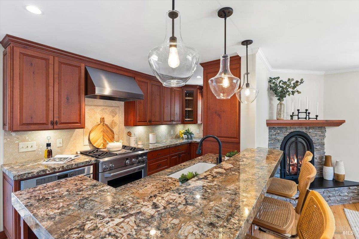 Detail Gallery Image 14 of 67 For 107 1st St, Healdsburg,  CA 95448 - 3 Beds | 3 Baths
