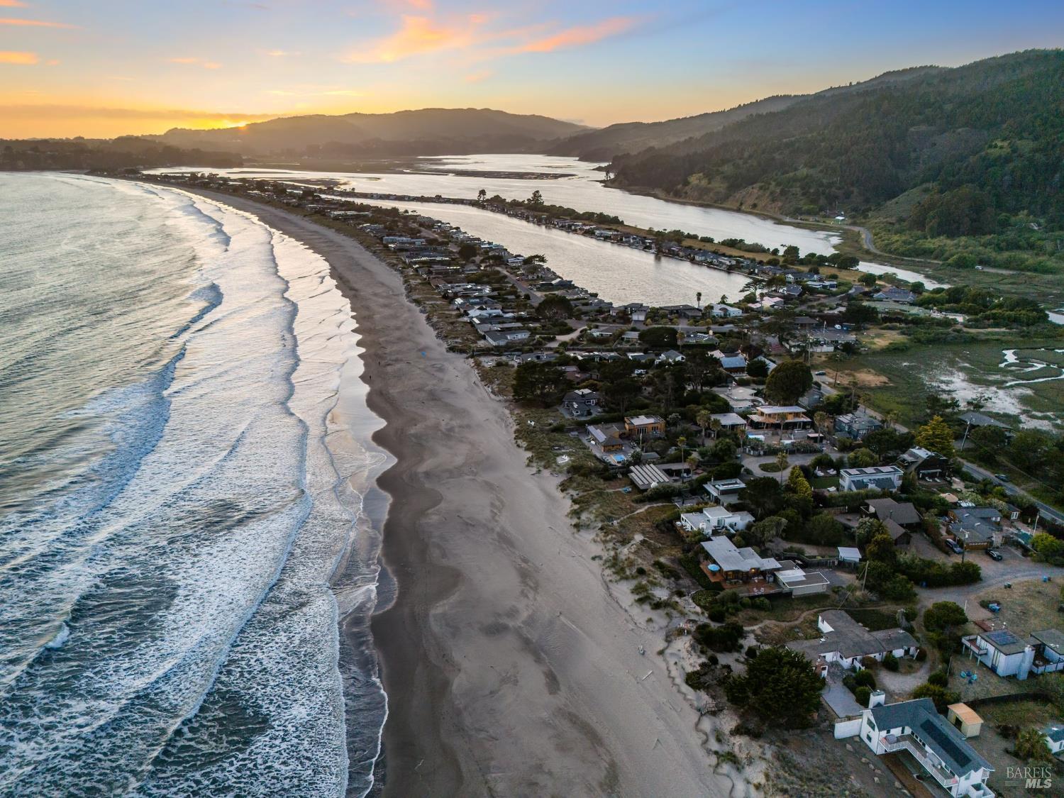 Detail Gallery Image 43 of 43 For 8 Rafael Patio Unkn, Stinson Beach,  CA 94970 - 3 Beds | 2 Baths