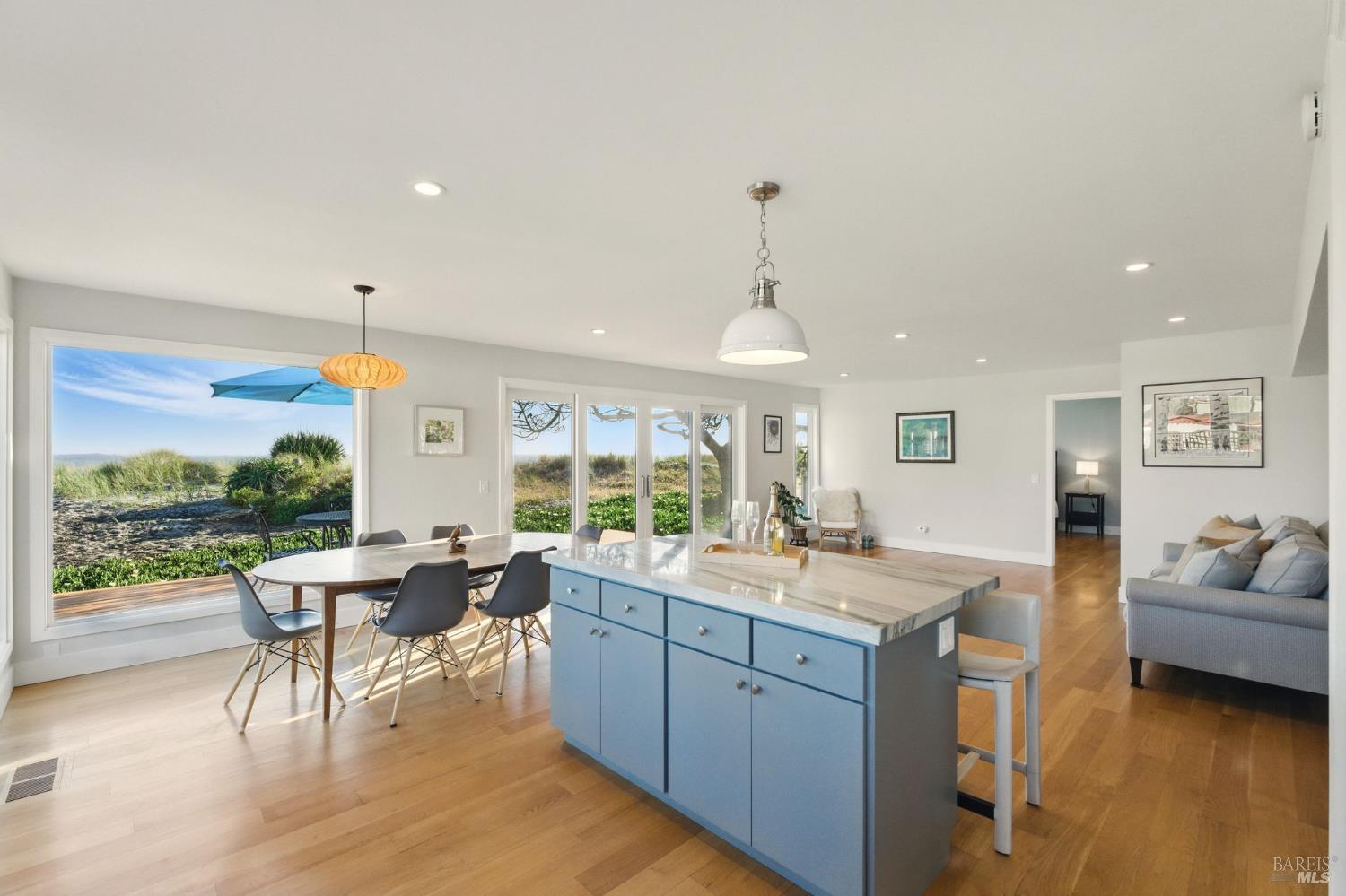Detail Gallery Image 19 of 43 For 8 Rafael Patio Unkn, Stinson Beach,  CA 94970 - 3 Beds | 2 Baths