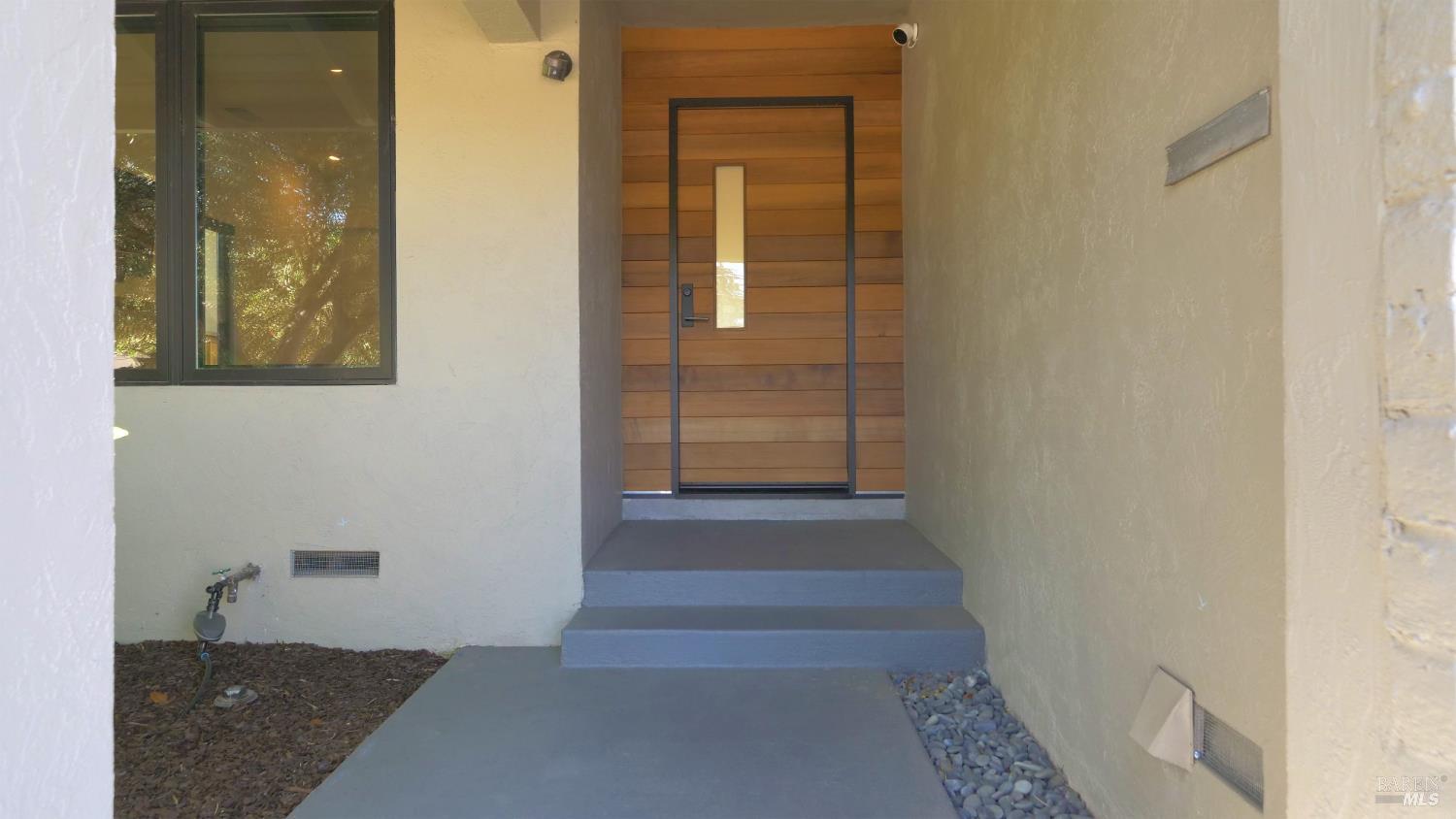 Detail Gallery Image 6 of 48 For 1306 Pinon Dr, Healdsburg,  CA 95448 - 2 Beds | 2/1 Baths