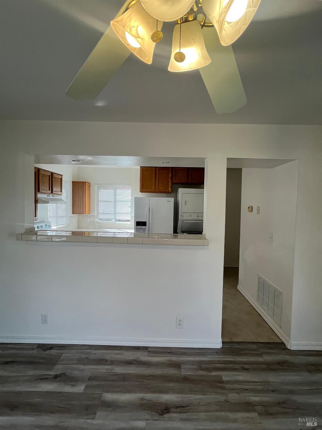 Detail Gallery Image 9 of 25 For 150 E J St #4,  Benicia,  CA 94510 - 1 Beds | 1 Baths