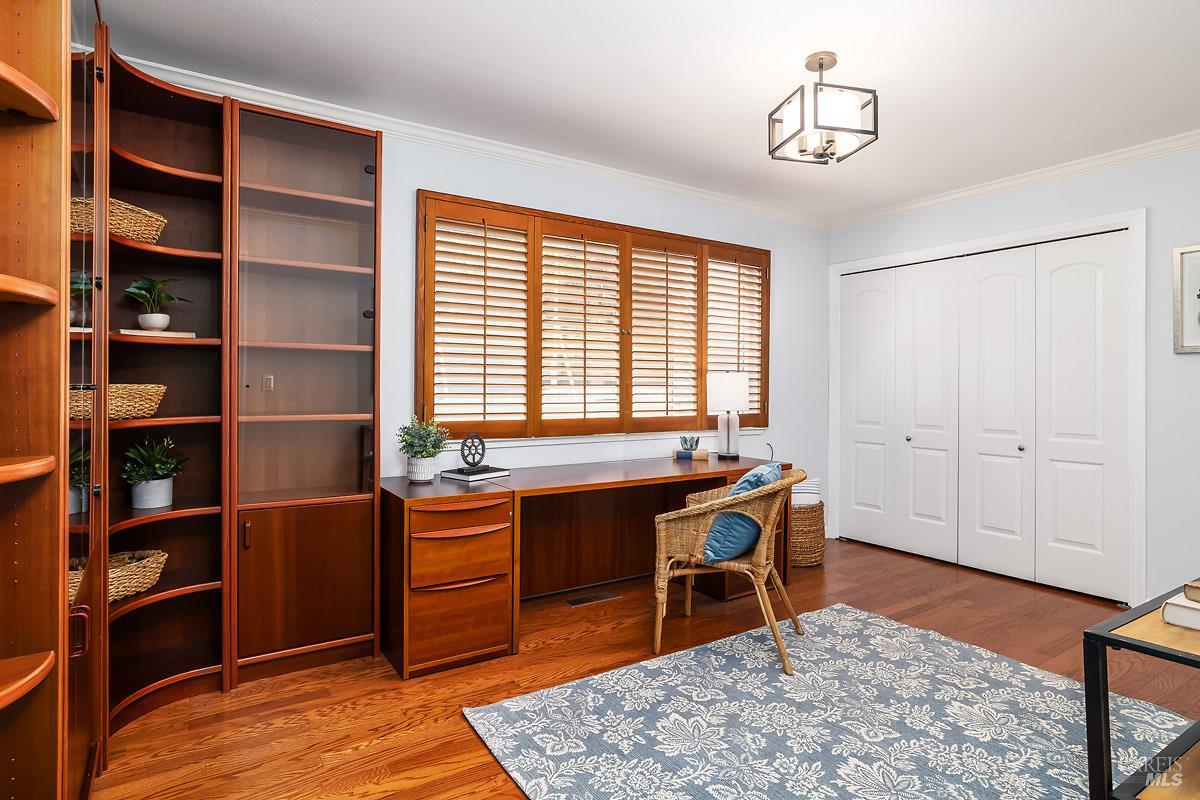 Detail Gallery Image 31 of 53 For 25 Wimbledon Ct, Novato,  CA 94949 - 4 Beds | 3/1 Baths