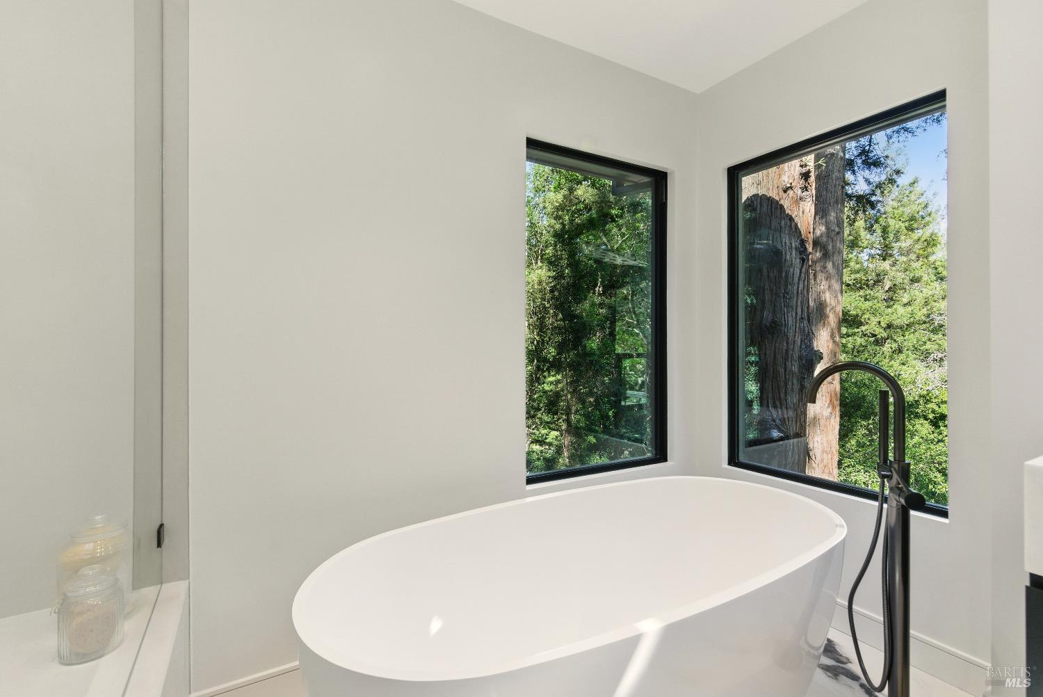 Detail Gallery Image 43 of 97 For 119 Marguerite Ave, Mill Valley,  CA 94941 - 6 Beds | 4/1 Baths