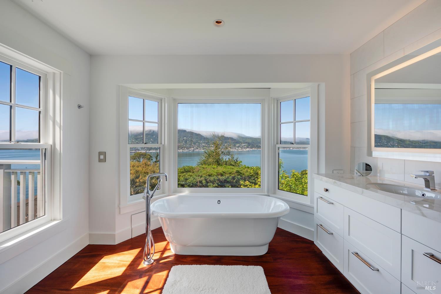 Detail Gallery Image 29 of 64 For 22 Eucalyptus Rd, Belvedere,  CA 94920 - 5 Beds | 4/2 Baths