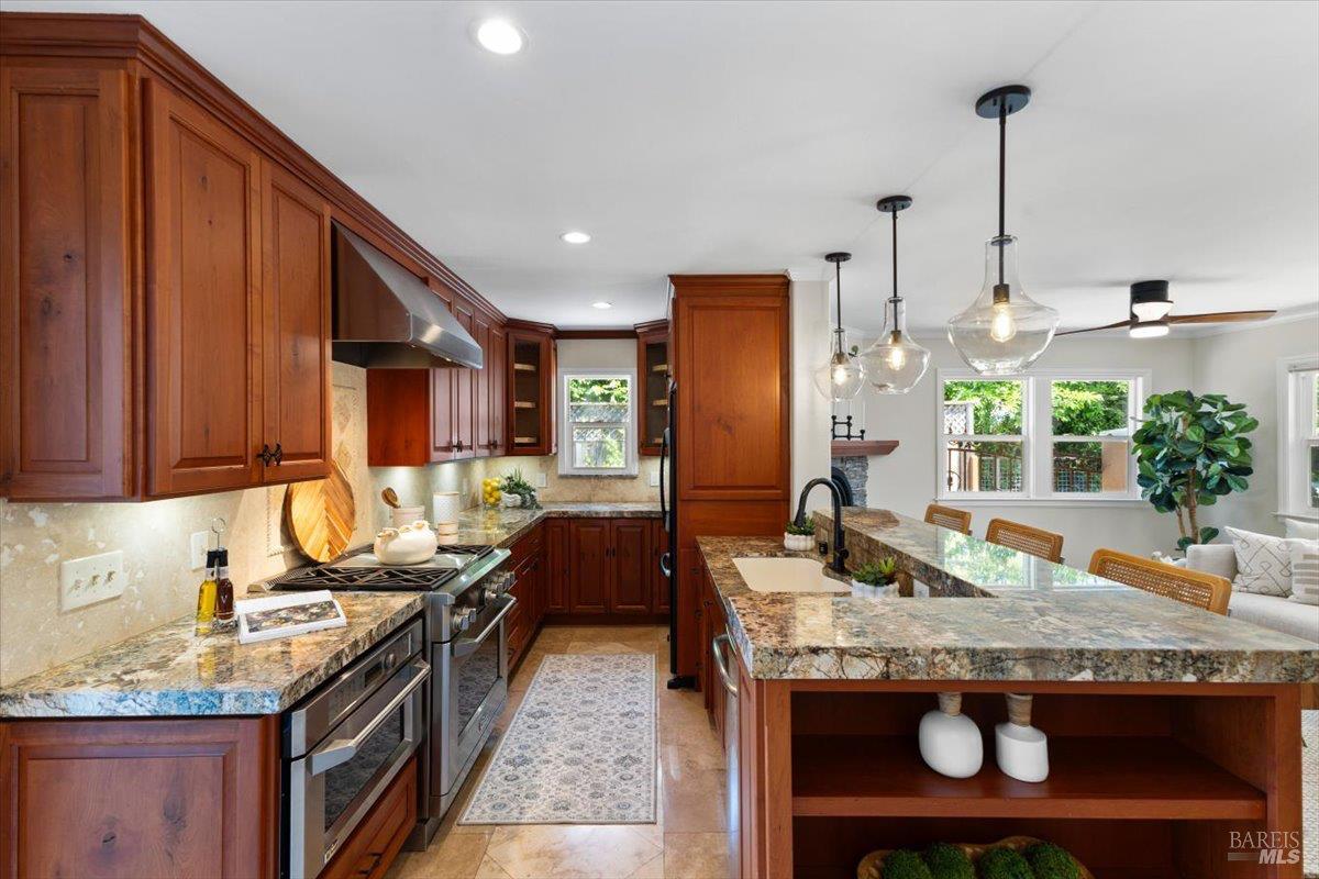 Detail Gallery Image 13 of 67 For 107 1st St, Healdsburg,  CA 95448 - 3 Beds | 3 Baths