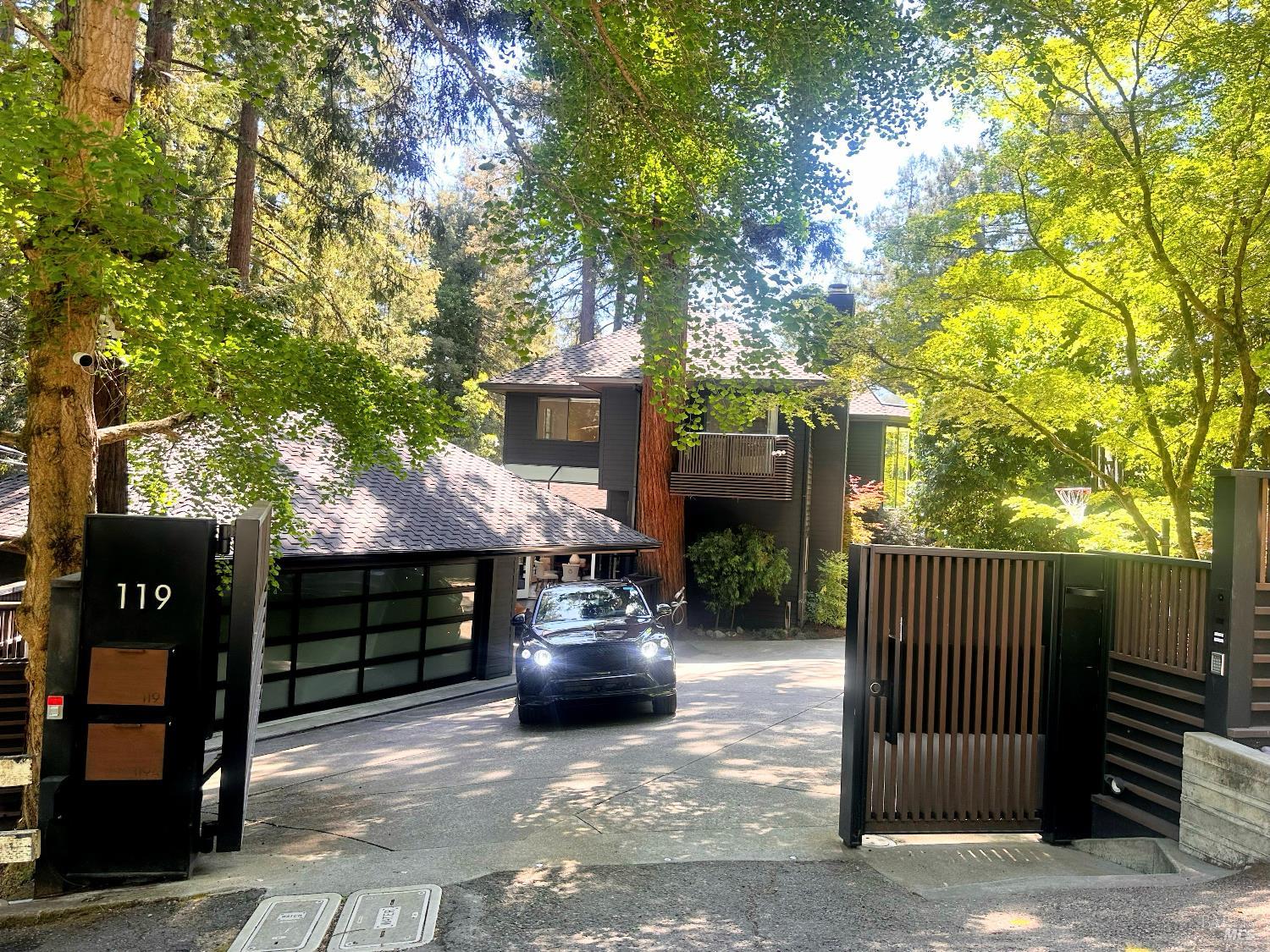 Detail Gallery Image 94 of 97 For 119 Marguerite Ave, Mill Valley,  CA 94941 - 6 Beds | 4/1 Baths