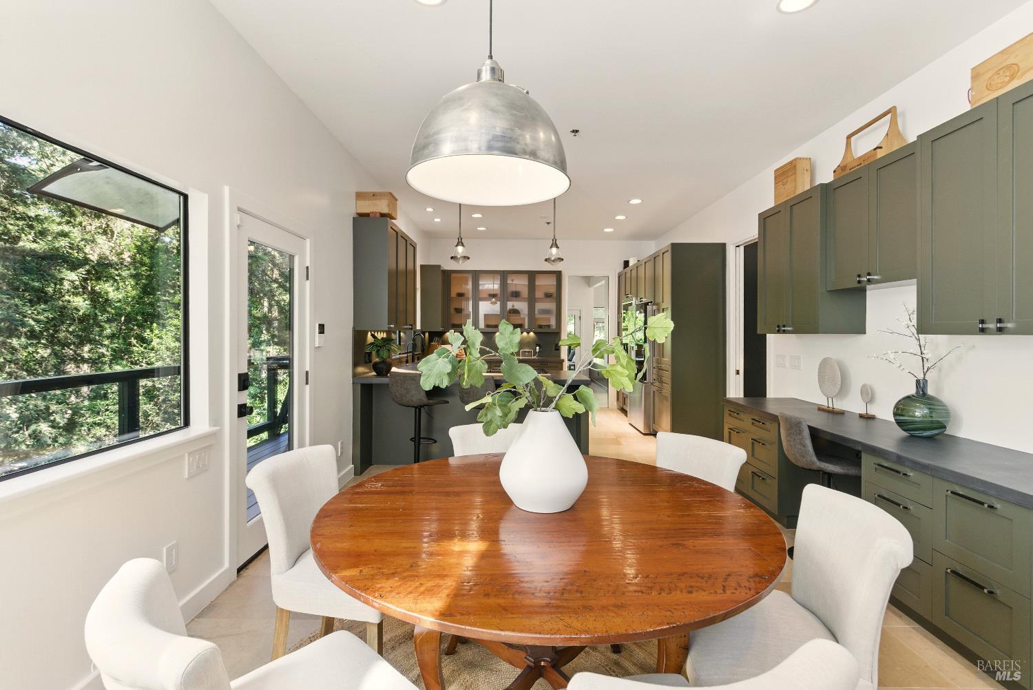 Detail Gallery Image 24 of 97 For 119 Marguerite Ave, Mill Valley,  CA 94941 - 6 Beds | 4/1 Baths