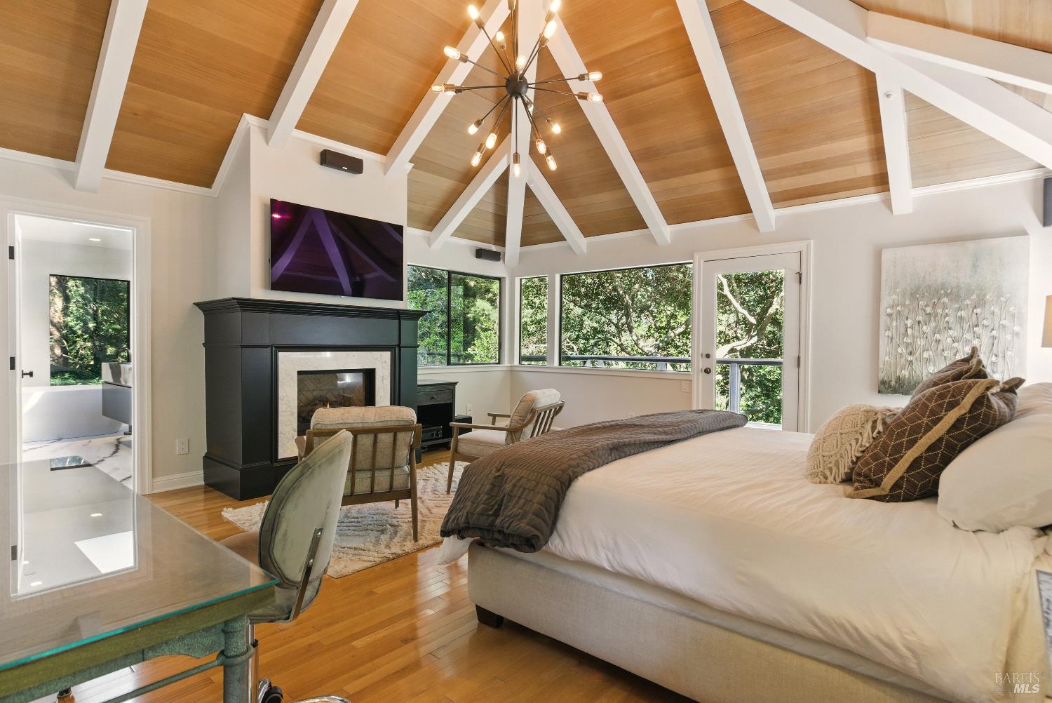 Detail Gallery Image 38 of 97 For 119 Marguerite Ave, Mill Valley,  CA 94941 - 6 Beds | 4/1 Baths