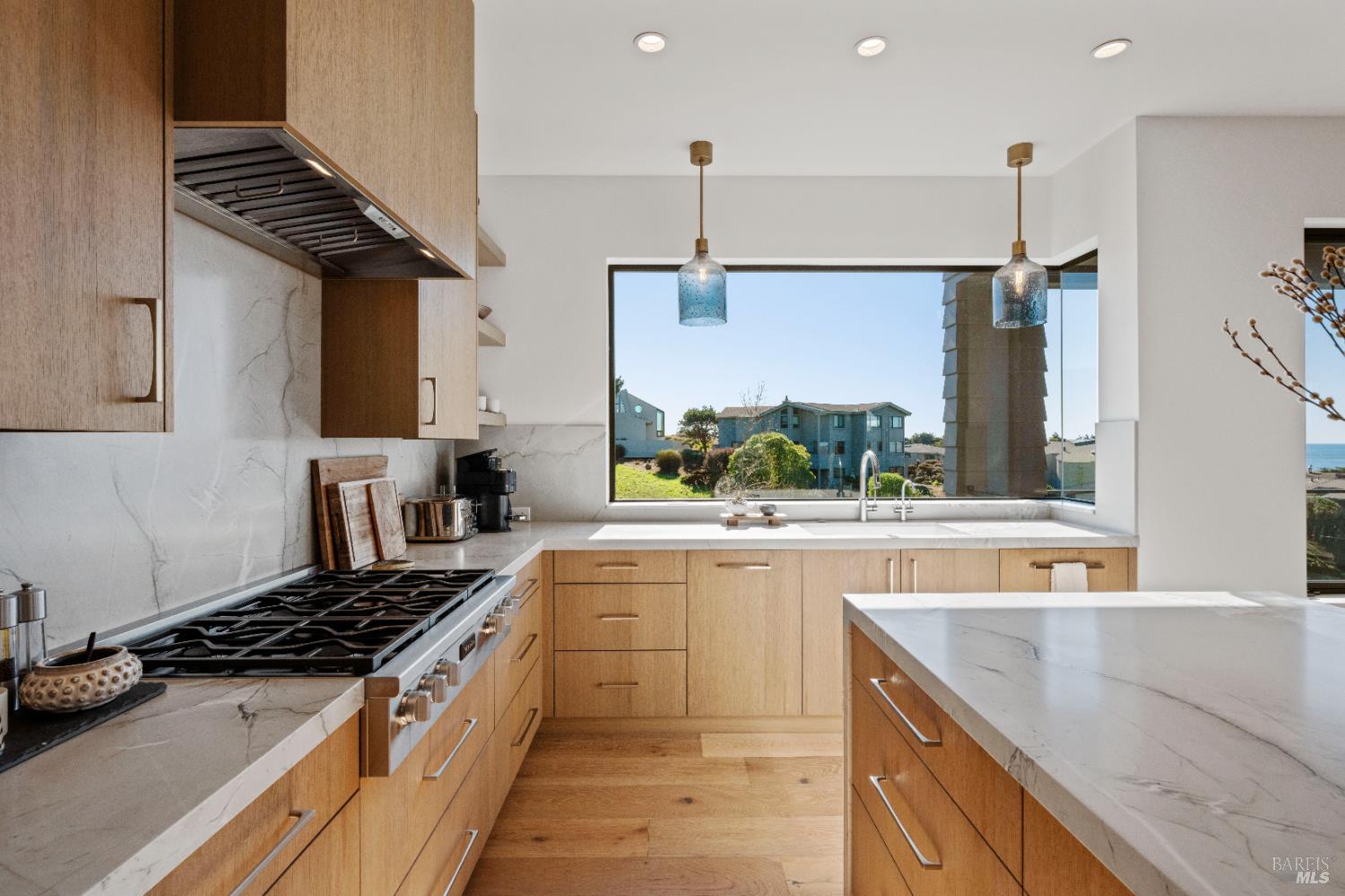 Detail Gallery Image 12 of 46 For 176 Cypress Loop, Bodega Bay,  CA 94923 - 4 Beds | 4/1 Baths