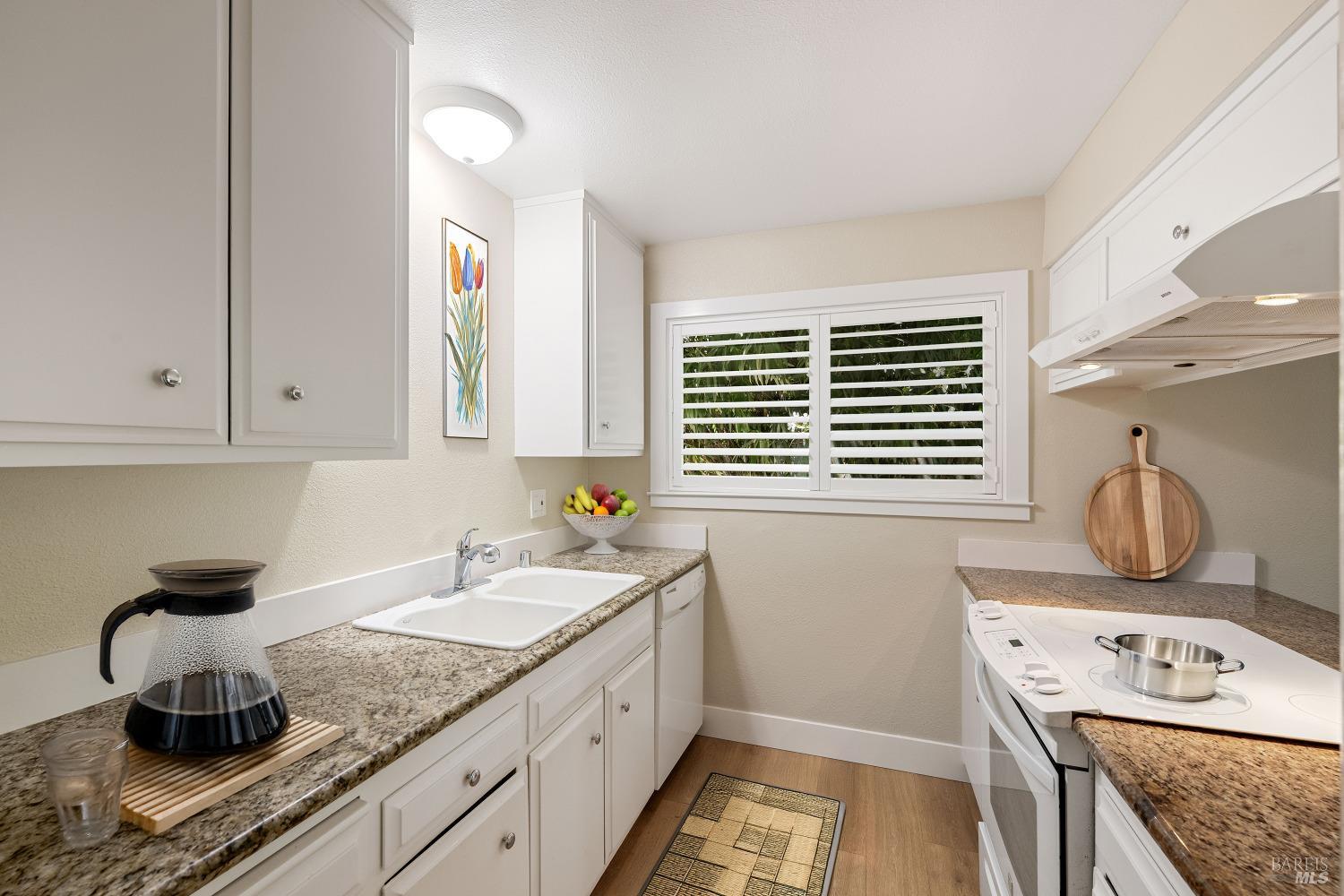 Detail Gallery Image 10 of 32 For 336 Las Casitas Ct, Sonoma,  CA 95476 - 2 Beds | 1/1 Baths