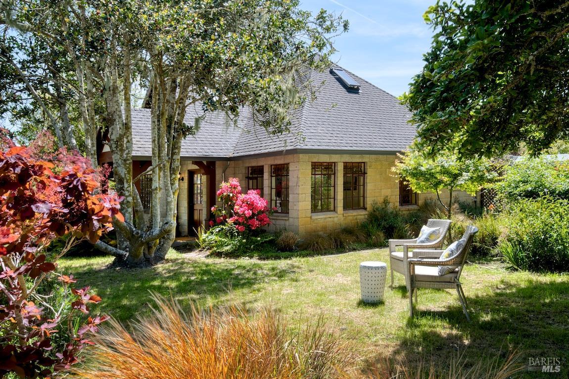 Detail Gallery Image 2 of 45 For 11 Inverness Way, Inverness,  CA 94937 - 3 Beds | 2 Baths