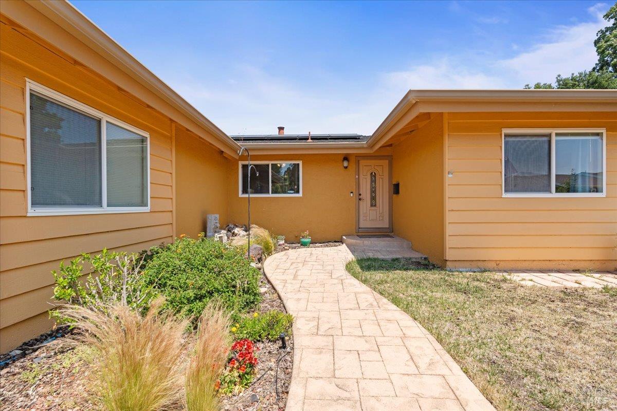 Detail Gallery Image 3 of 31 For 112 Aragon Ct, Vallejo,  CA 94591 - 3 Beds | 2 Baths