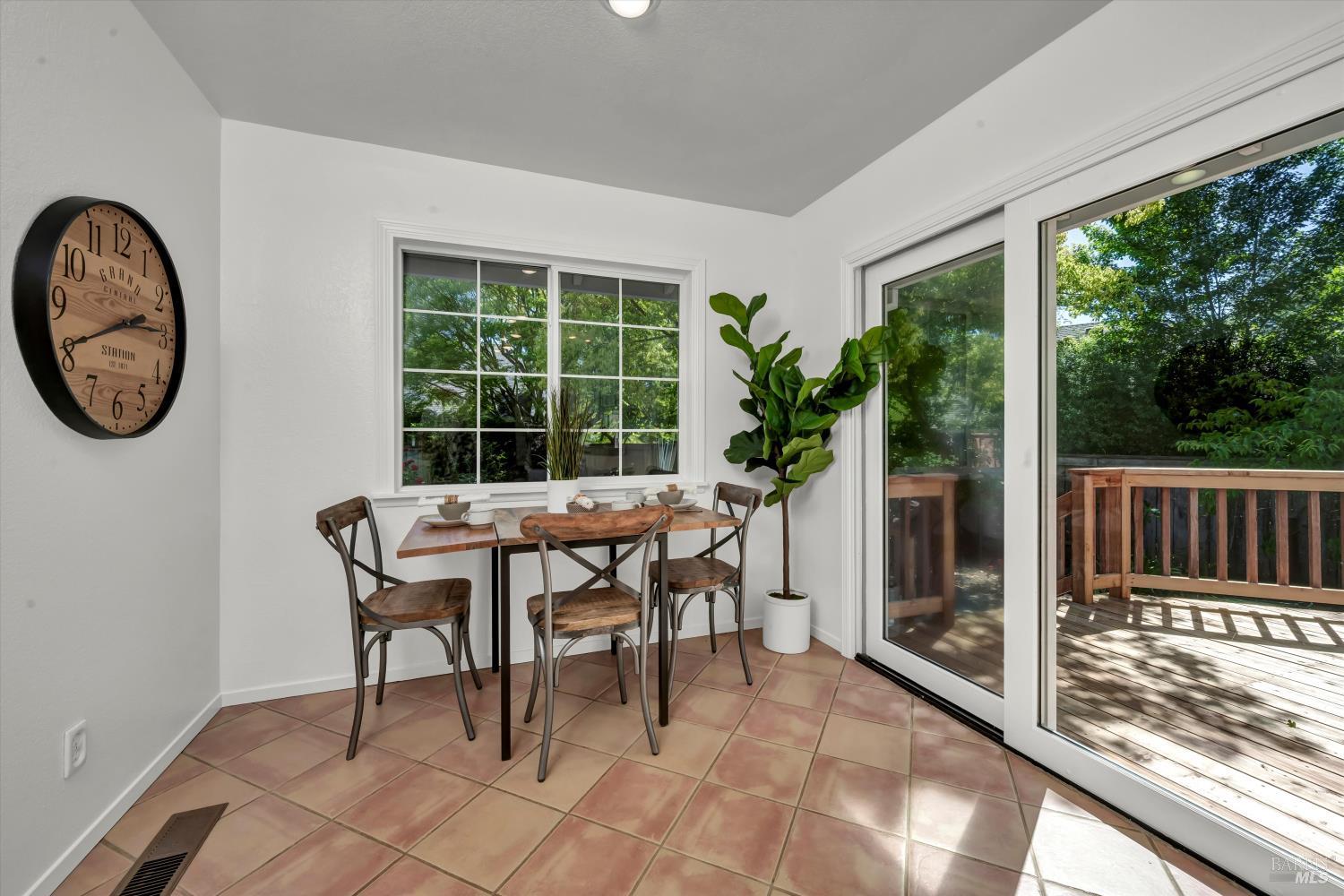 Detail Gallery Image 7 of 31 For 430 Woodley Pl, Santa Rosa,  CA 95409 - 2 Beds | 2 Baths