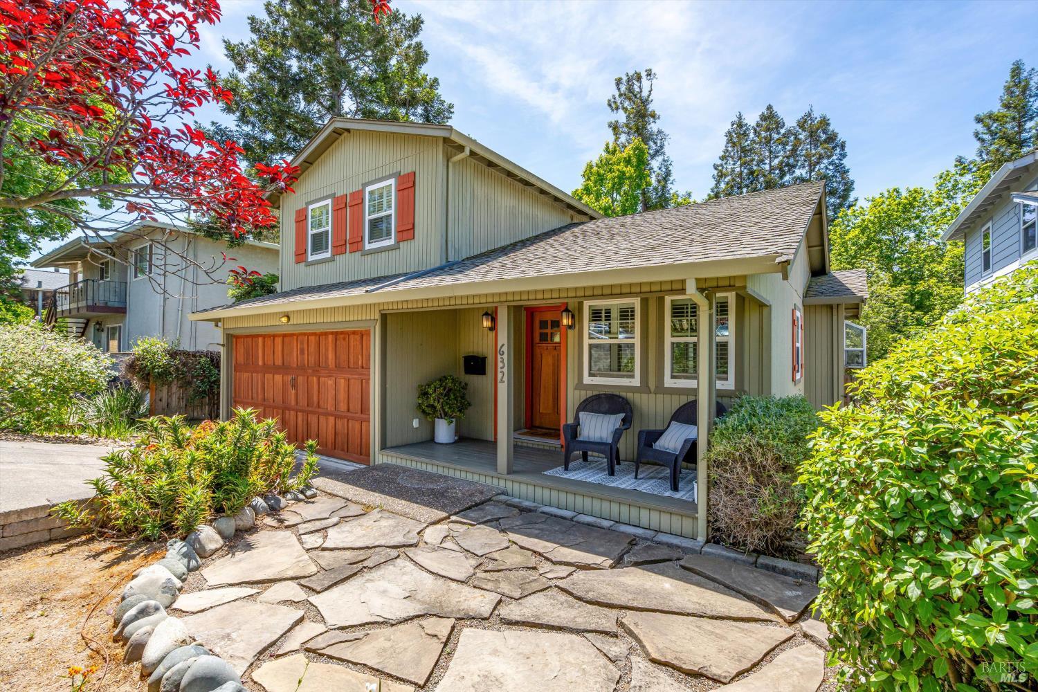 Detail Gallery Image 3 of 44 For 632 E K St, Benicia,  CA 94510 - 2 Beds | 2 Baths