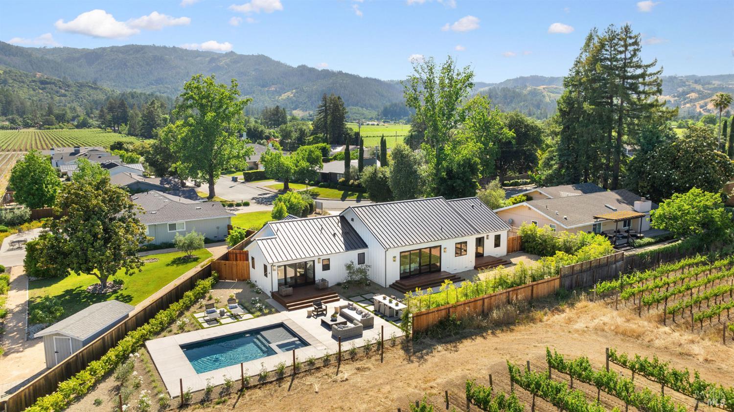 Detail Gallery Image 41 of 54 For 1597 Arrowhead Dr, Saint Helena,  CA 94574 - 3 Beds | 3/1 Baths